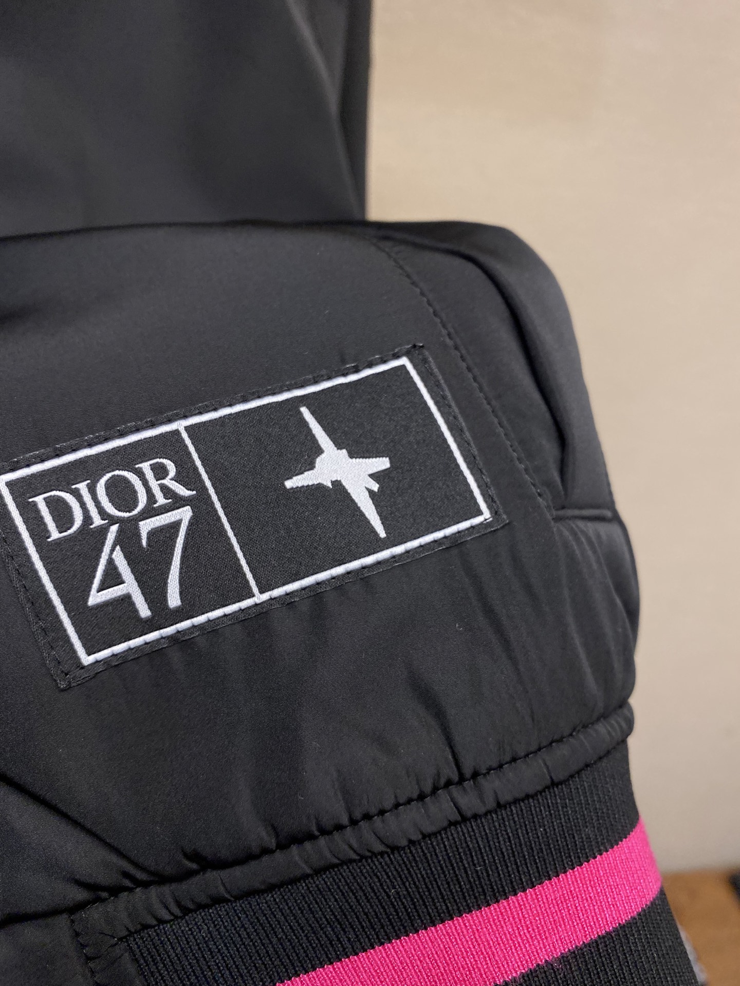 🌟🌟Dior、25秋冬新品#CD新款字母徽标棉服外套
进口防风防水尼龙材质，质感高级，品相十足
棒球服外