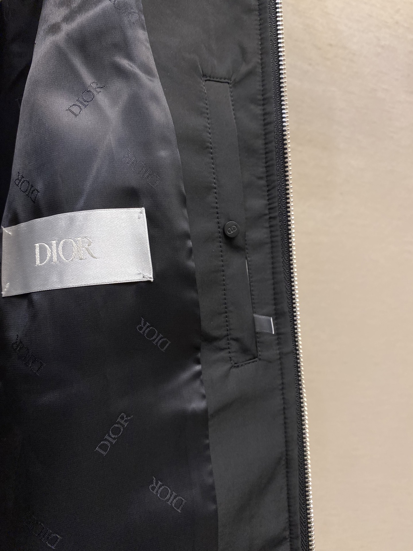 🌟🌟Dior、25秋冬新品#CD新款字母徽标棉服外套
进口防风防水尼龙材质，质感高级，品相十足
棒球服外