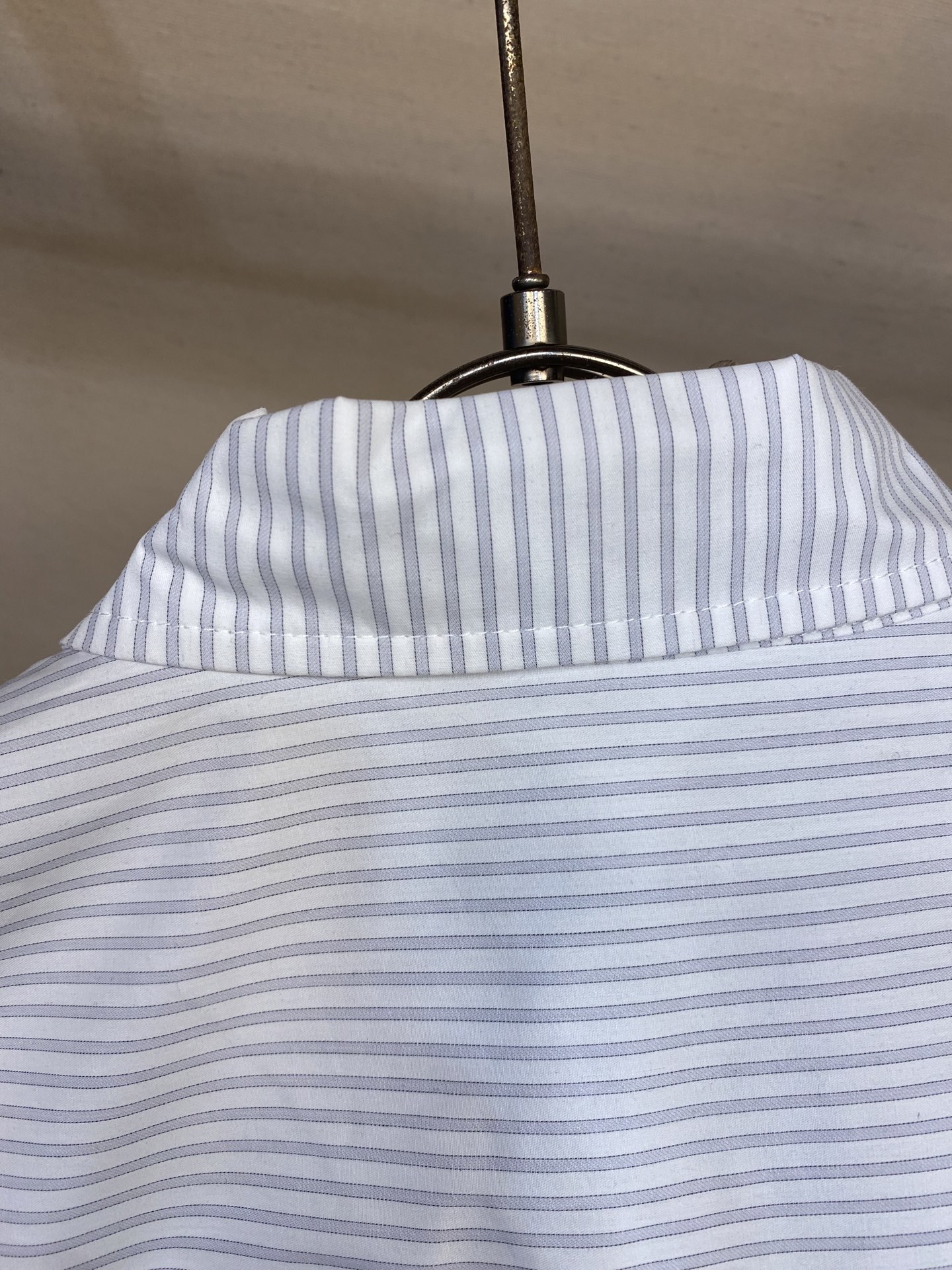 🌟🌟JuunJ条纹短袖衬衫太赞啦😍！条纹设计经典又吸睛，宽松阔型超有范儿，休闲感拉满，出街不怕撞款，赶紧