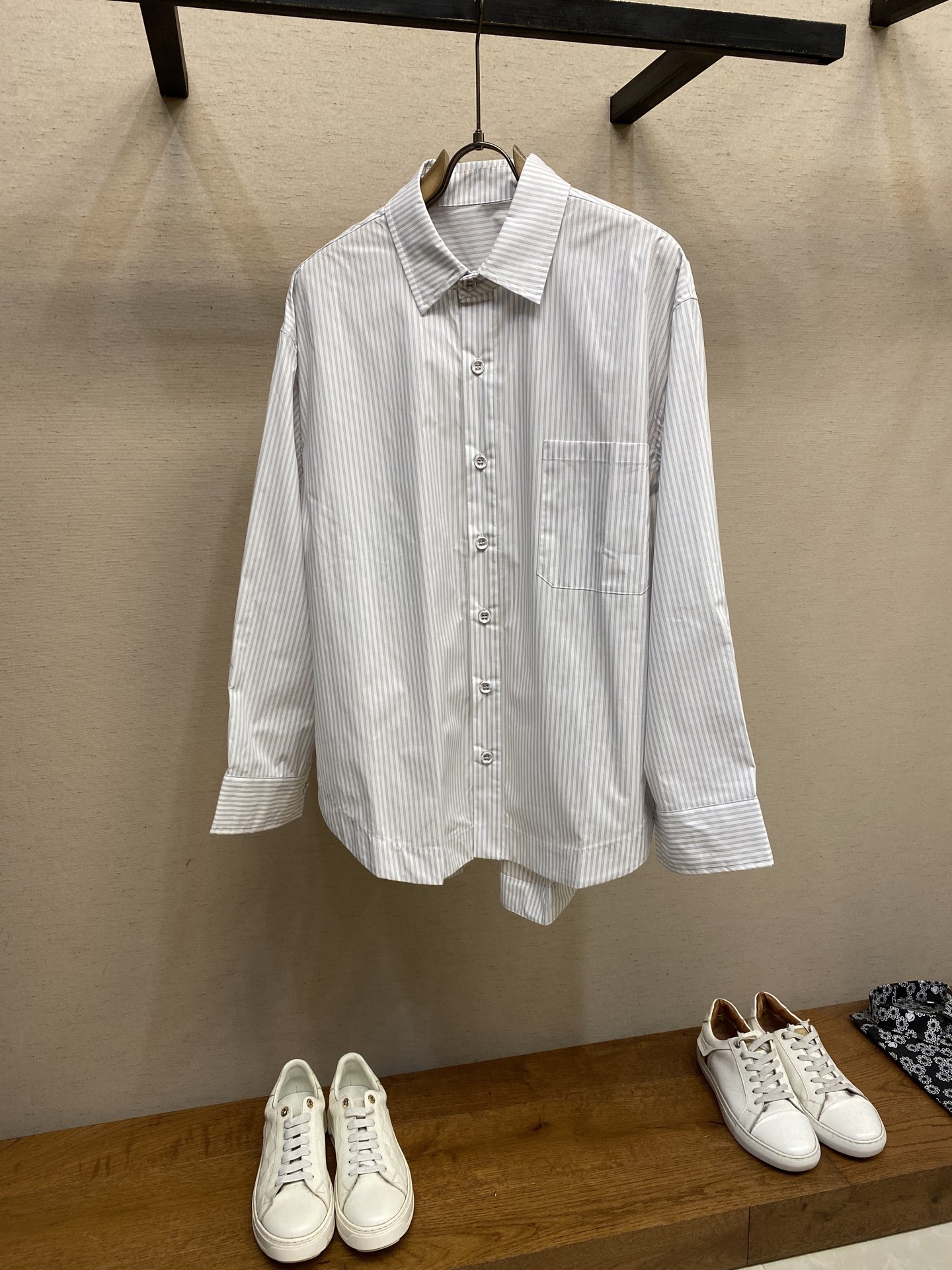 NO:509937,The JuunJ striped short-sleeved shirt is so awesome!  The striped design is classic and eye-catching, the loose and wide style is super stylish, full of casualness, and you won’t be afraid of being hit when you go out, so buy it quickly!  Size S-XL, Shirts, T-shirt, alexander wang19860909JuunJ条纹短袖衬衫太赞啦！条纹设计经典又吸睛,宽松阔型超有范儿,休闲感拉满,出街不怕撞款,赶紧入手！ 尺码S-XL,,shirts,T-shirt,alexander wang,Men's clothing