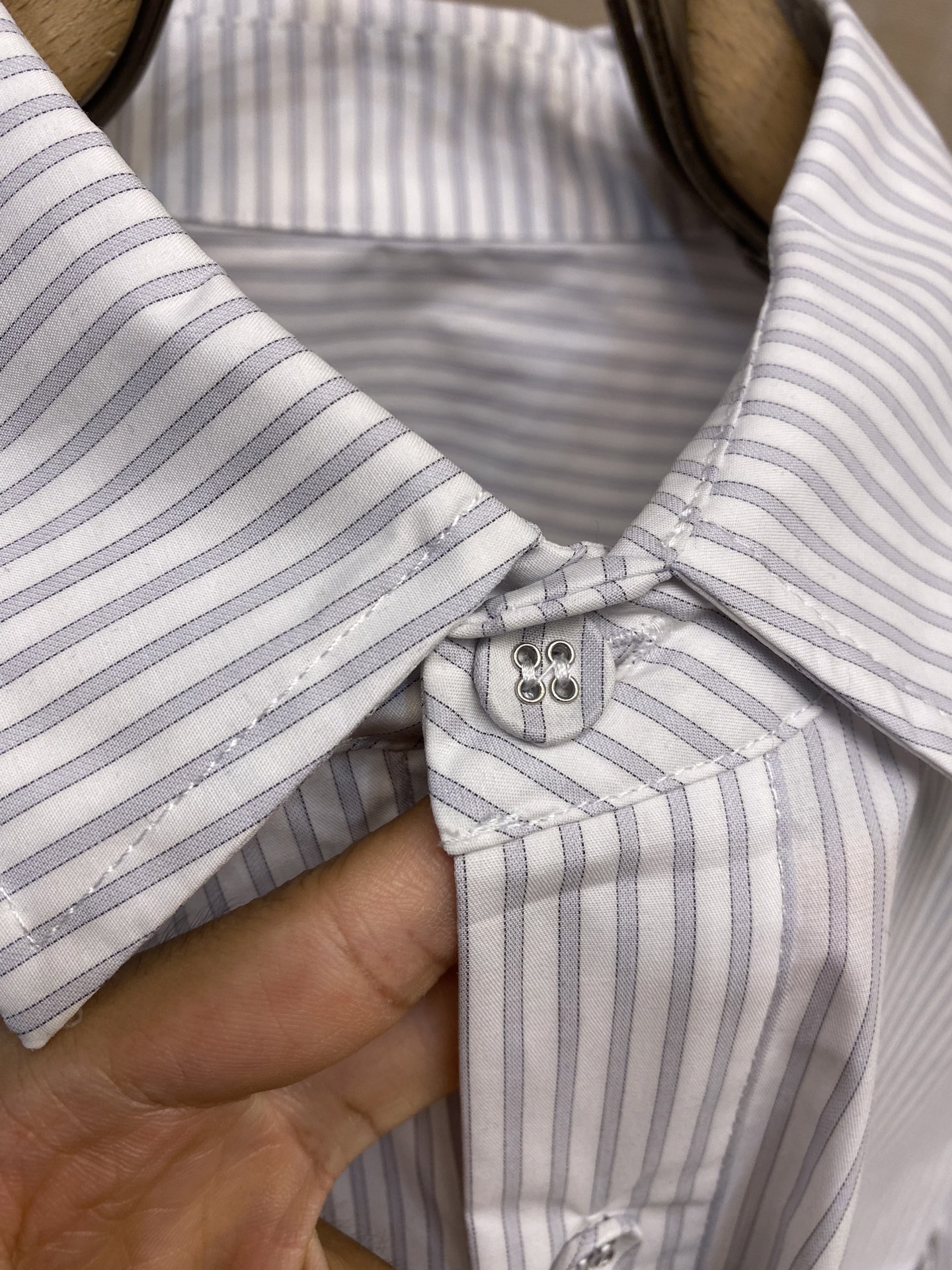 🌟🌟JuunJ条纹短袖衬衫太赞啦😍！条纹设计经典又吸睛，宽松阔型超有范儿，休闲感拉满，出街不怕撞款，赶紧