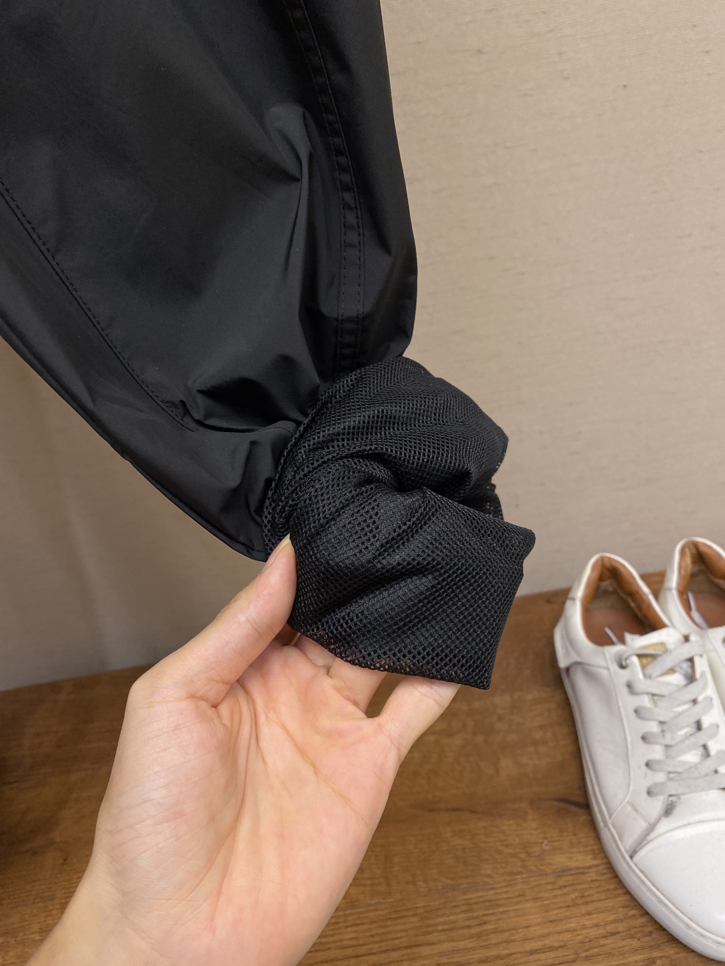 🌟🌟AIO，男士休闲裤👍 最新款上身版型无敌正！
绝对可以闭眼收的一款
此款裤子非常百搭，弹力腰围,日常