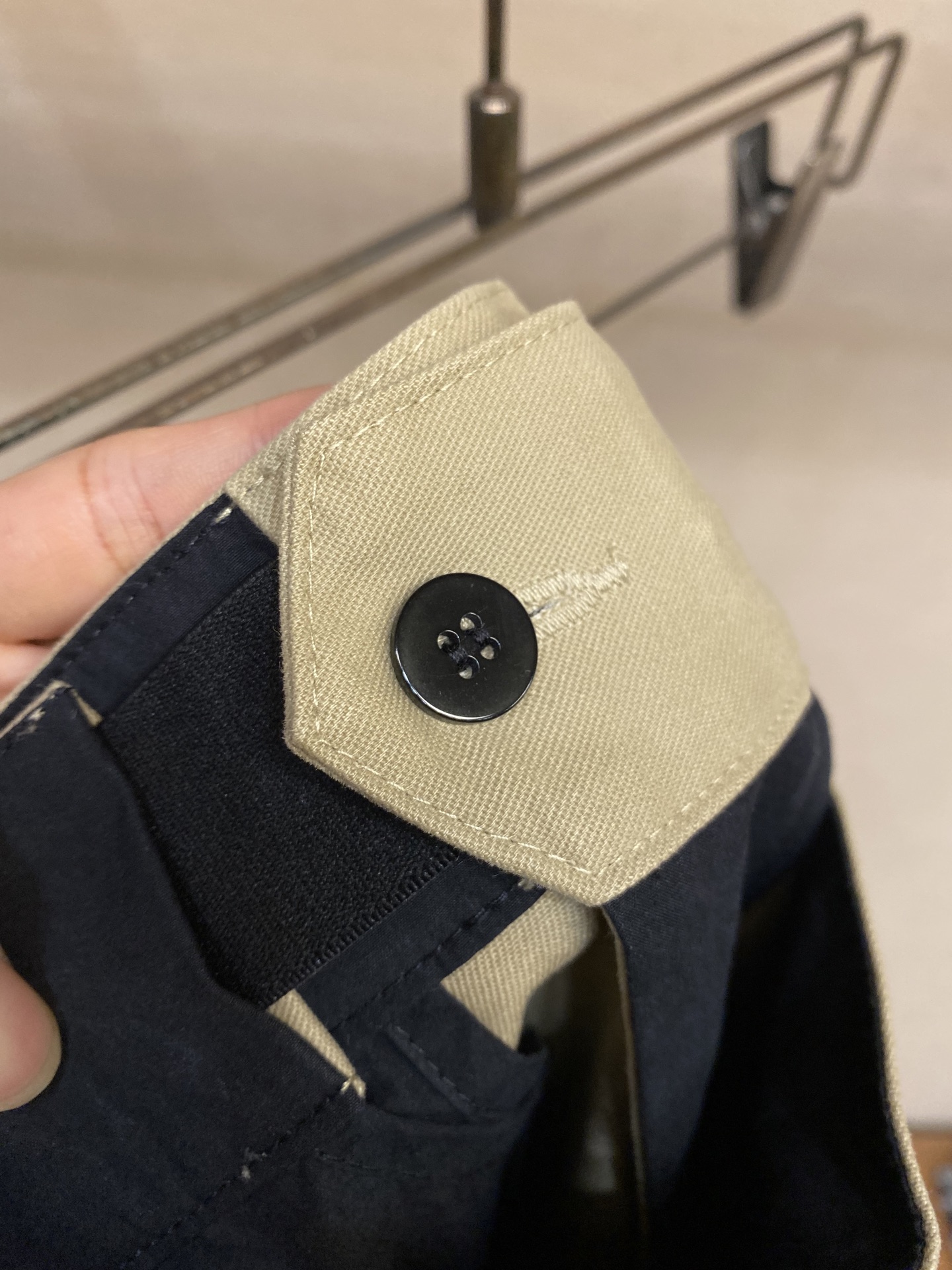 🌟🌟MM6，男士休闲裤👍 最新款上身版型无敌正！
绝对可以闭眼收的一款
此款裤子非常百搭，弹力腰围,日常