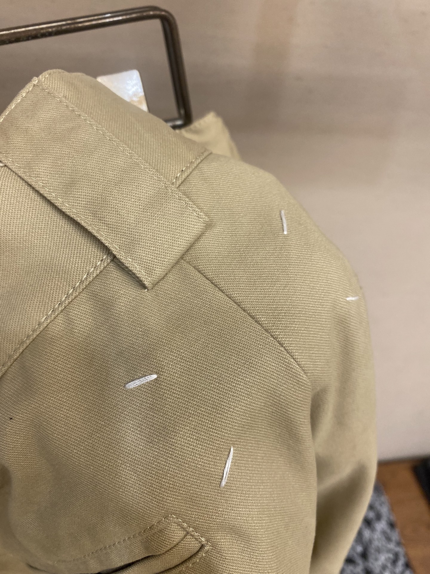 🌟🌟MM6，男士休闲裤👍 最新款上身版型无敌正！
绝对可以闭眼收的一款
此款裤子非常百搭，弹力腰围,日常