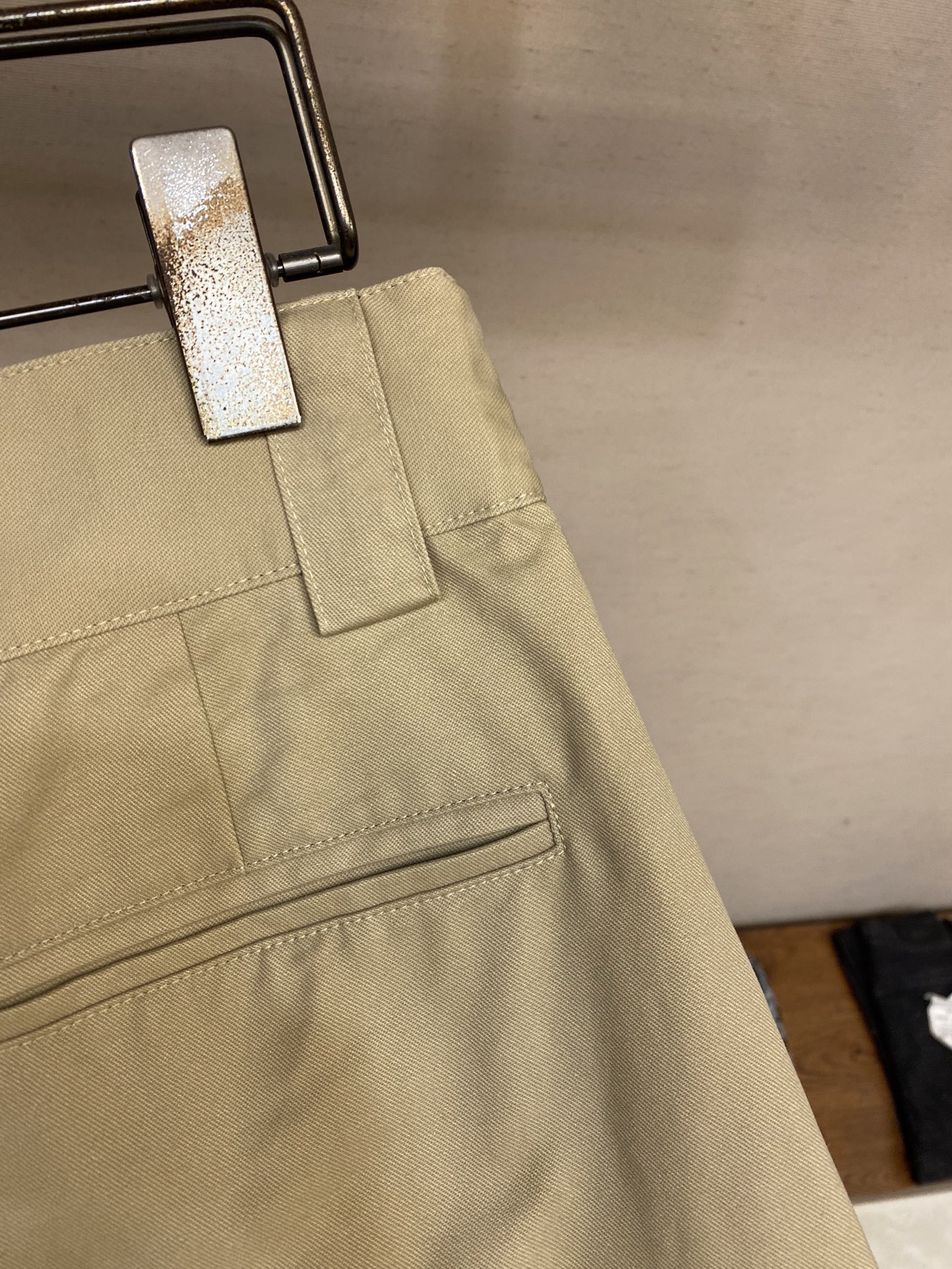 🌟🌟MM6，男士休闲裤👍 最新款上身版型无敌正！
绝对可以闭眼收的一款
此款裤子非常百搭，弹力腰围,日常