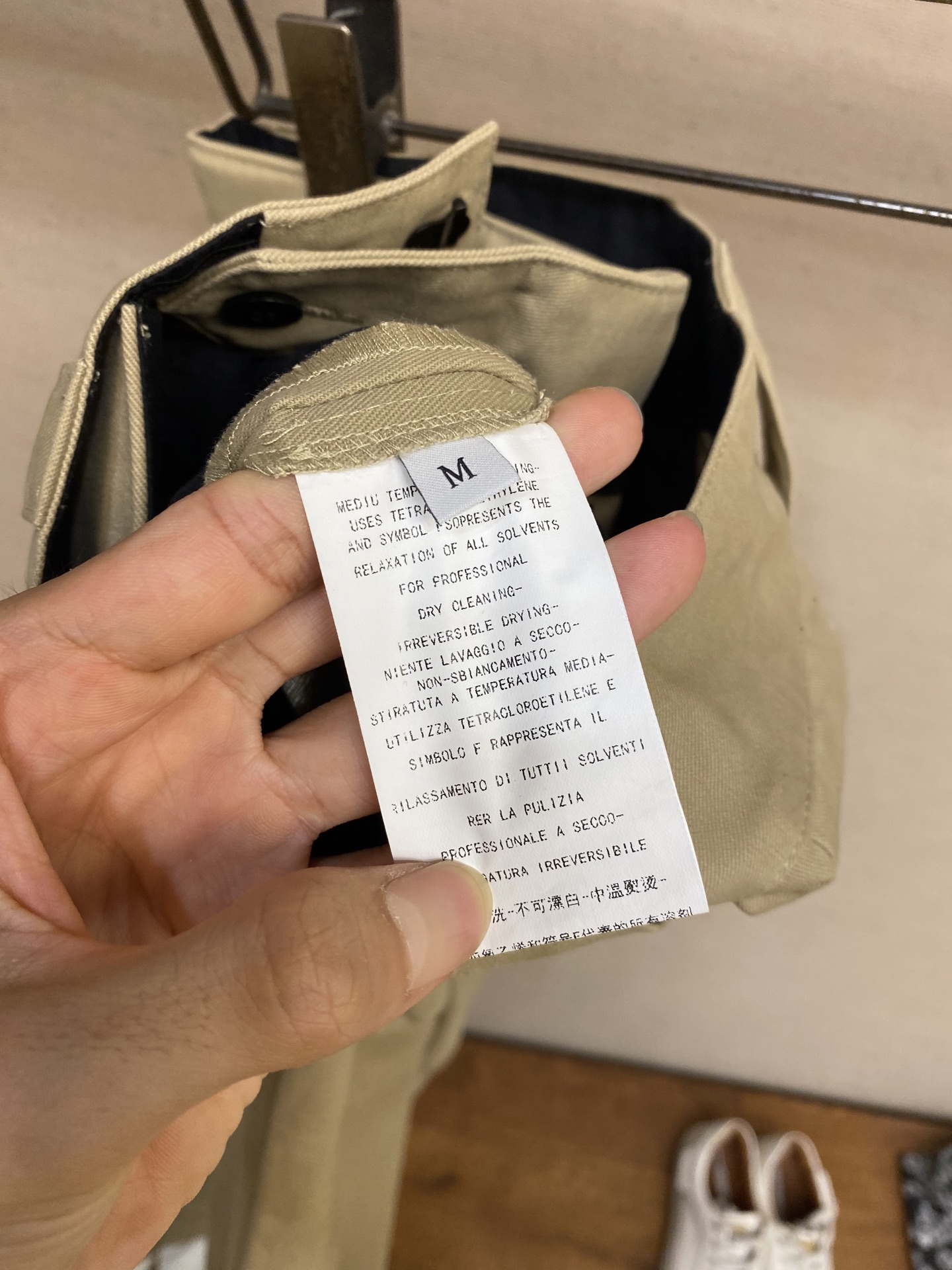 🌟🌟MM6，男士休闲裤👍 最新款上身版型无敌正！
绝对可以闭眼收的一款
此款裤子非常百搭，弹力腰围,日常