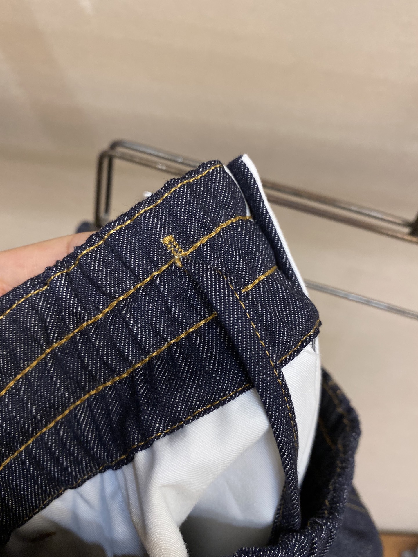 🌟🌟BV，男士休闲裤👍 最新款上身版型无敌正！
绝对可以闭眼收的一款
此款裤子非常百搭，弹力腰围,日常上