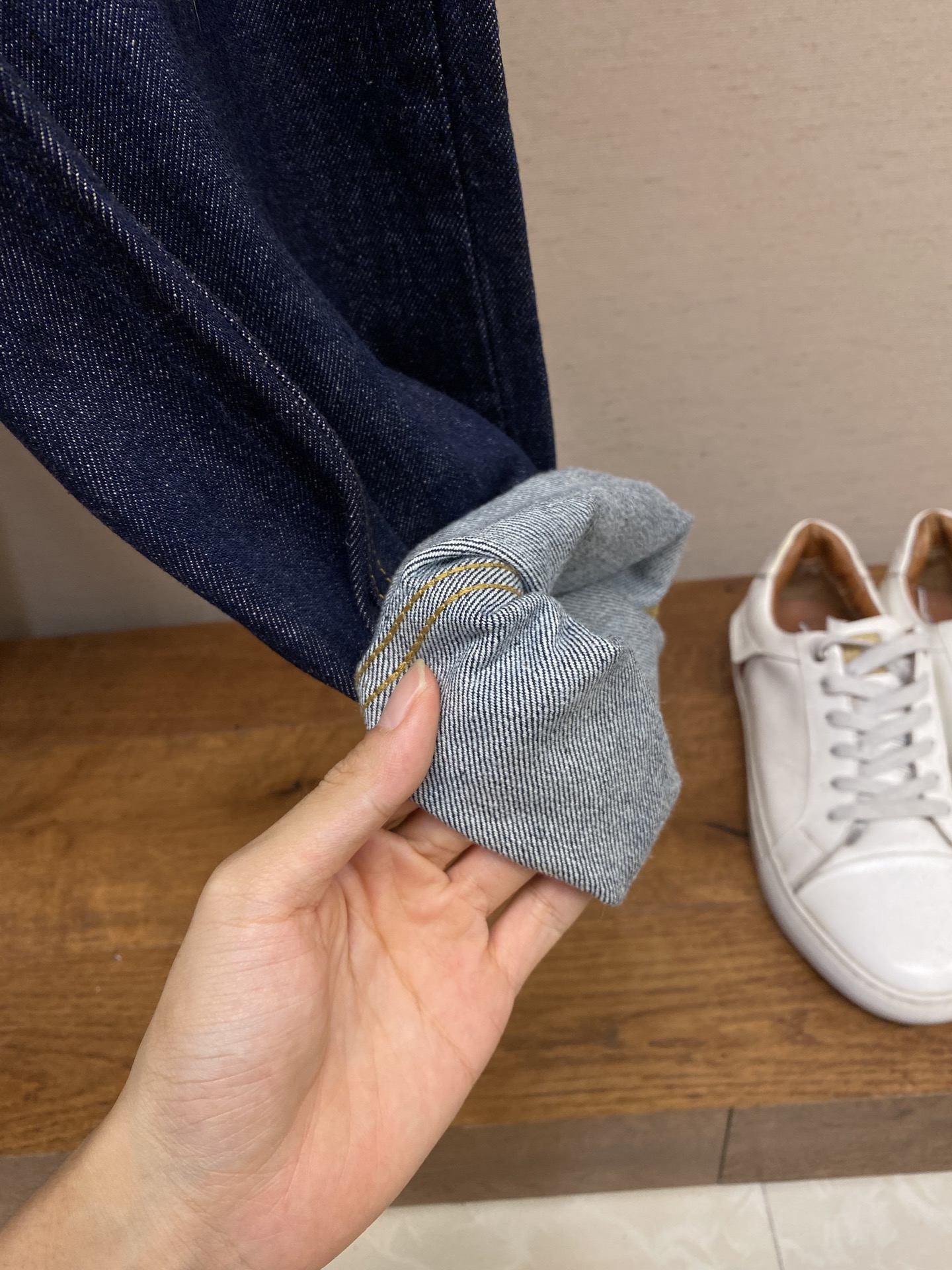 🌟🌟BV，男士休闲裤👍 最新款上身版型无敌正！
绝对可以闭眼收的一款
此款裤子非常百搭，弹力腰围,日常上