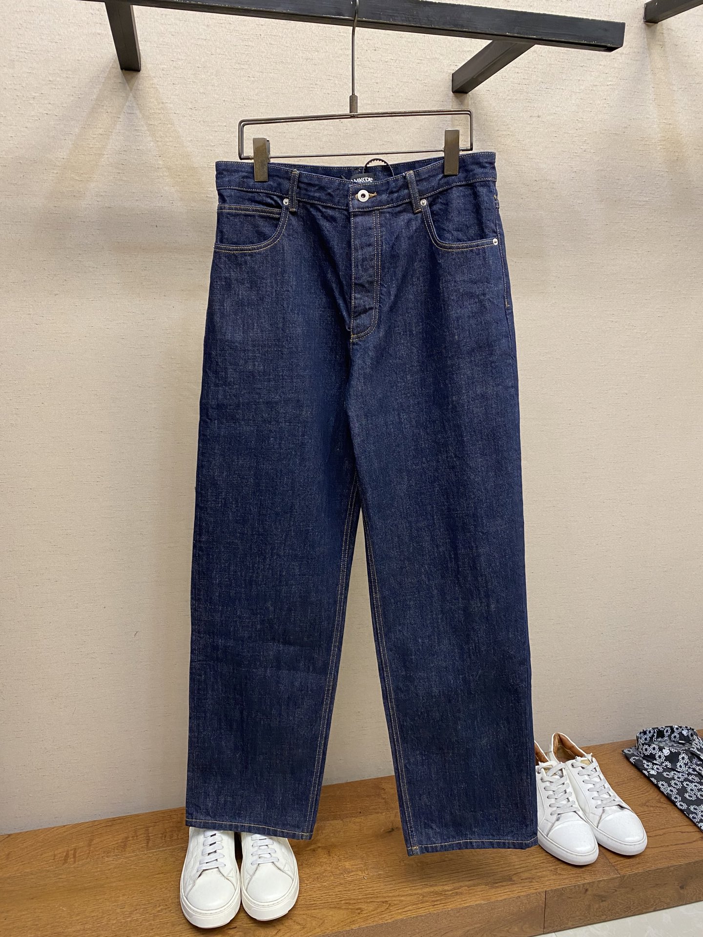 NO:509928,BV, men's casual pants, the latest top-body style is invincible!  This pants are very versatile, elastic waist, and can be worn for daily work. They are a perfect combination of fashionable and casual and outdoor sports, so whether you wear them normally or outdoors, they are your best choice. Extreme comfort and quick sweating are the most popular key points, improving the comfort of wearing and suitable for aerobics and trail running conditions. This style is a jogging casual pants with an extremely wide range of applications, allowing you to naturally maintain a love for sports in summer, or you can wear them in casual life. Size S-XL, bottega veneta, alexander wang19860909BV,男士休闲裤 最新款上身版型无敌正！ 绝对可以闭眼收的一款 此款裤子非常百搭,弹力腰围,日常上班 户外运动都可以穿着,是时尚休闲与户外运动的完美结合,所以无论您平时穿或者户外穿都是您的最佳选择. 极致舒适和快速排汗是备受青睐的重点,提升穿着舒适度,适合有氧运动和越野跑条件下穿着,此款是一件适用范围极其广泛的跑步休闲裤,让你在夏天自然可以保持对运动热爱,也可以在休闲生活中穿着 尺码S-XL,,bottega veneta,alexander wang,Men's clothing