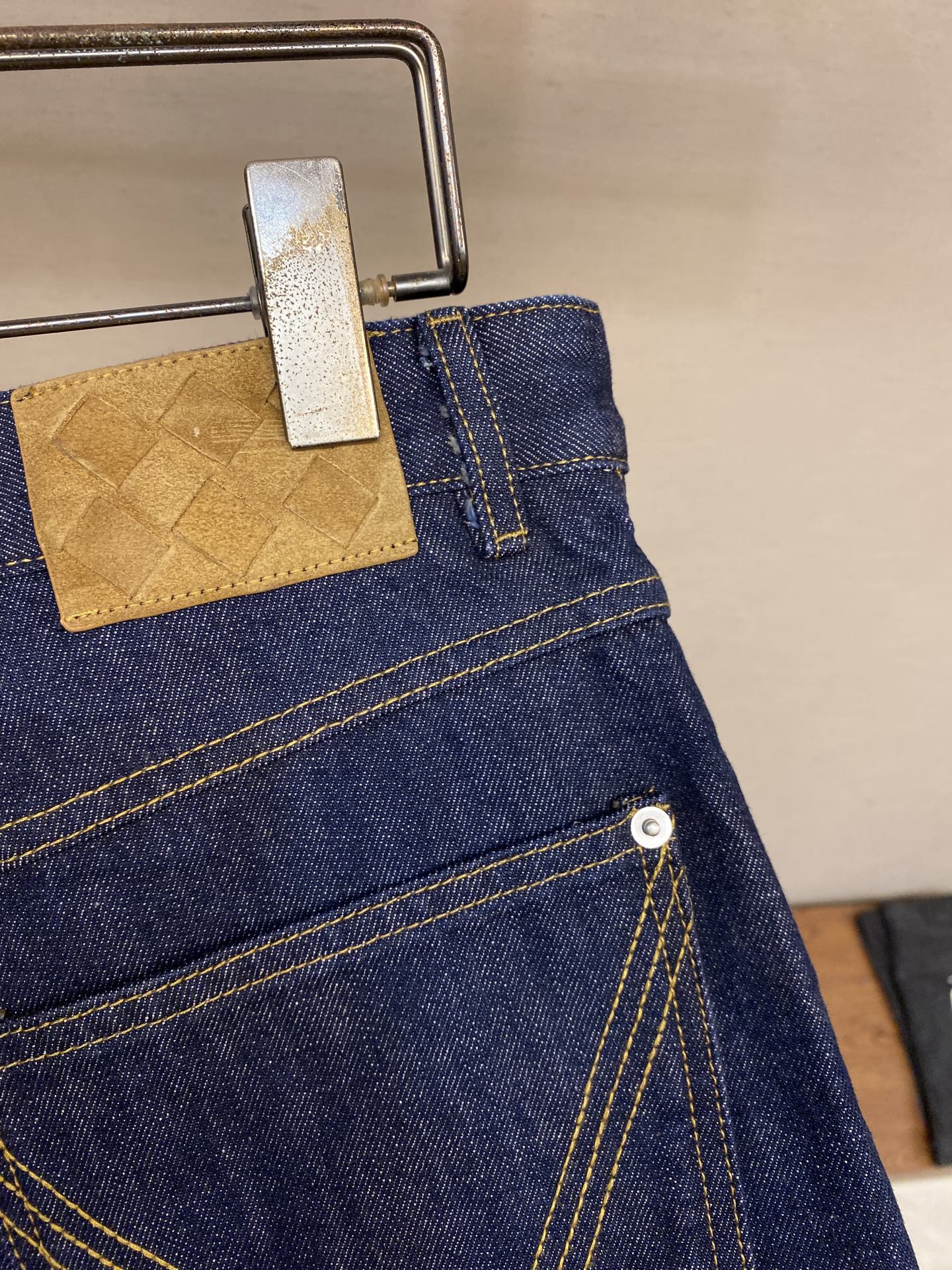 🌟🌟BV，男士休闲裤👍 最新款上身版型无敌正！
绝对可以闭眼收的一款
此款裤子非常百搭，弹力腰围,日常上