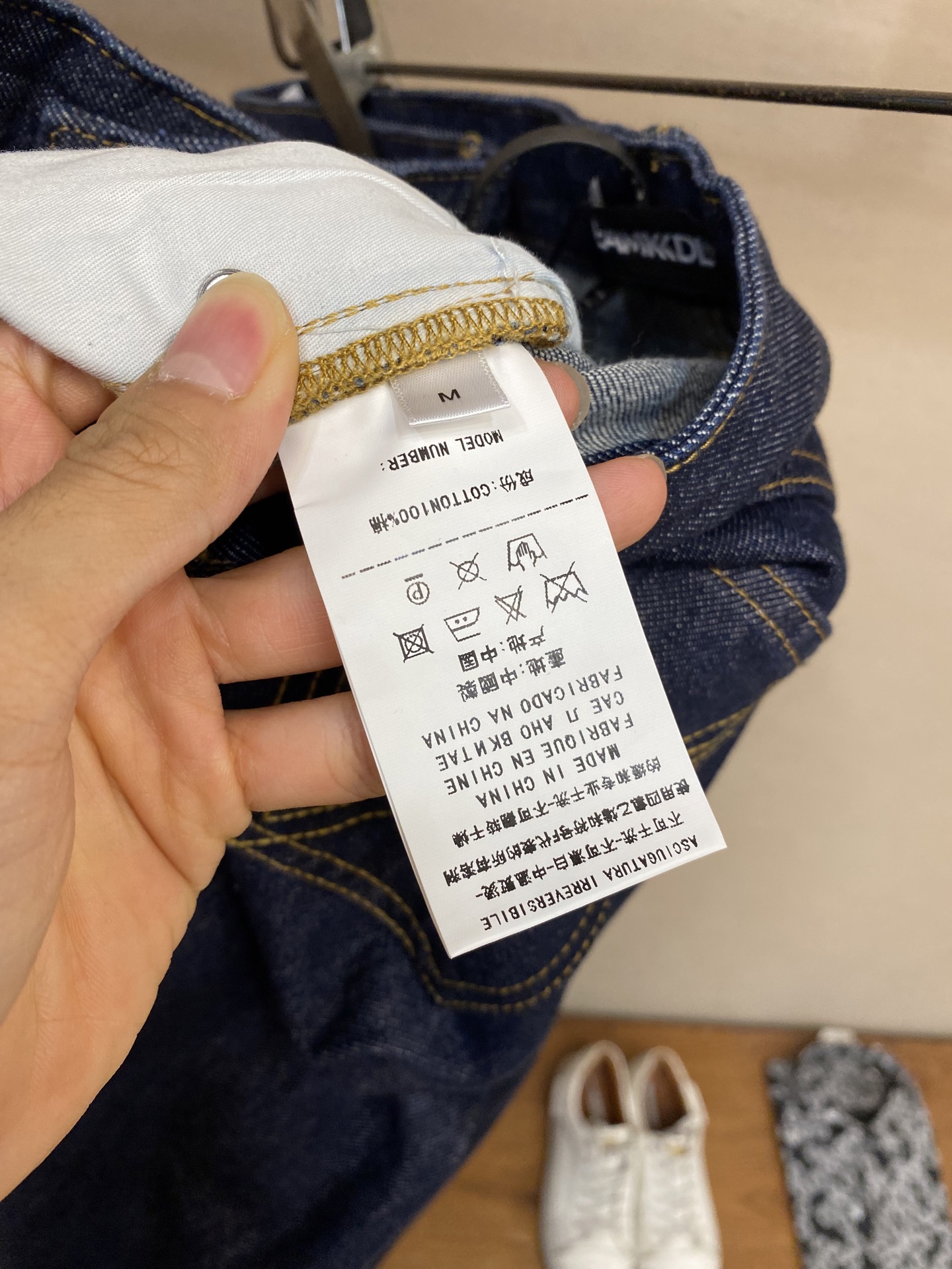 🌟🌟BV，男士休闲裤👍 最新款上身版型无敌正！
绝对可以闭眼收的一款
此款裤子非常百搭，弹力腰围,日常上