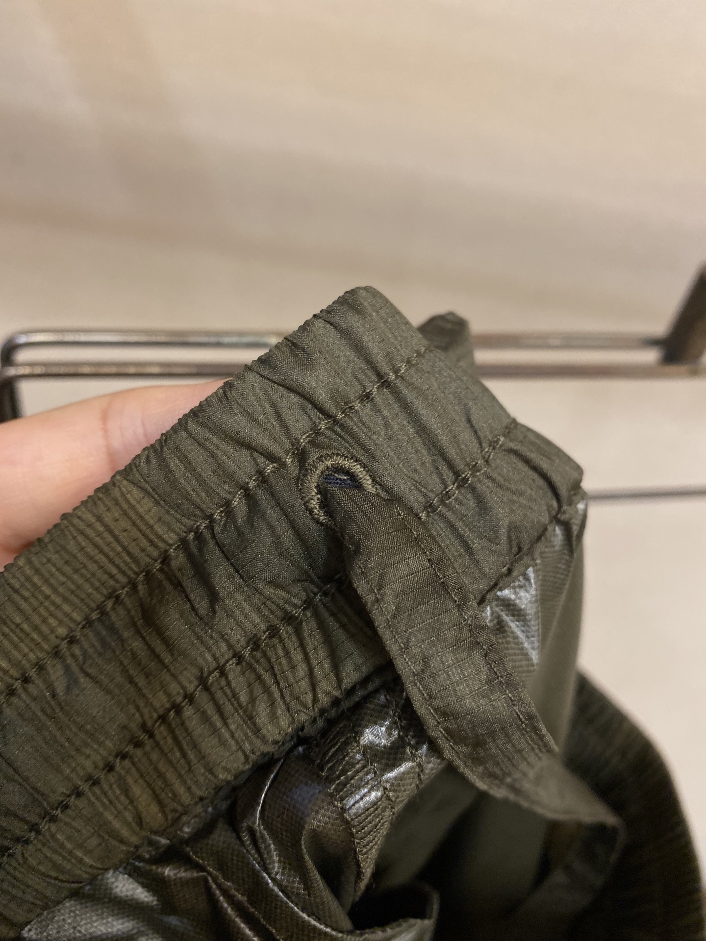 🌟🌟Y3，男士休闲裤👍 最新款上身版型无敌正！
绝对可以闭眼收的一款
此款裤子非常百搭，弹力腰围,日常上