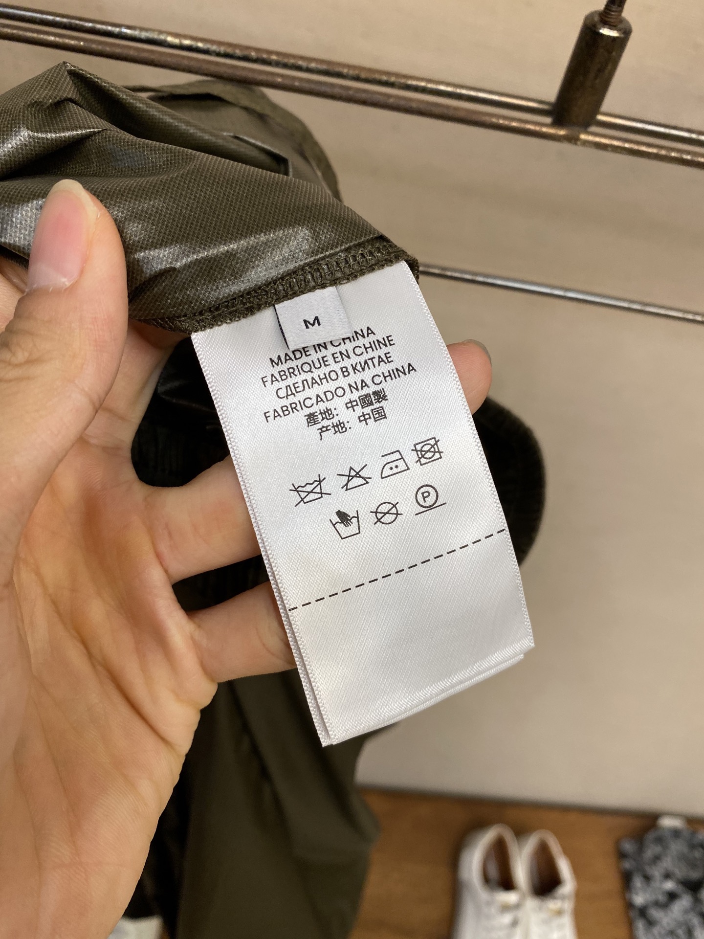 🌟🌟Y3，男士休闲裤👍 最新款上身版型无敌正！
绝对可以闭眼收的一款
此款裤子非常百搭，弹力腰围,日常上