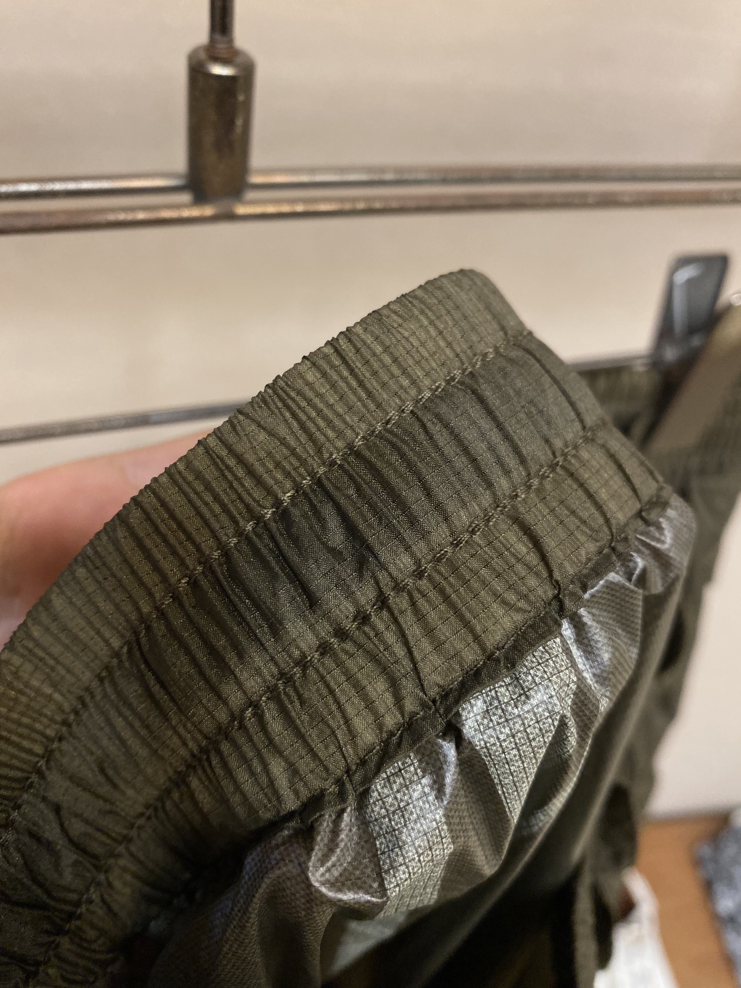 🌟🌟Y3，男士休闲裤👍 最新款上身版型无敌正！
绝对可以闭眼收的一款
此款裤子非常百搭，弹力腰围,日常上