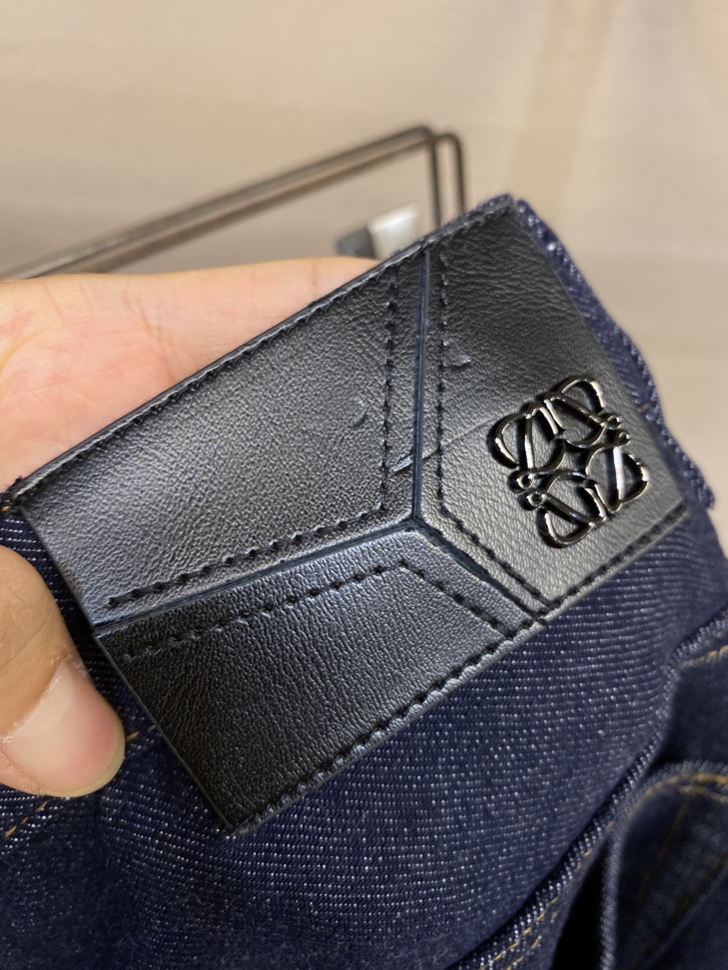 🌟🌟Loewe，2025ss好穿不挑身材在搭配上没有太多的限制 随意简洁的衬托其他单品，来展现自己的风格