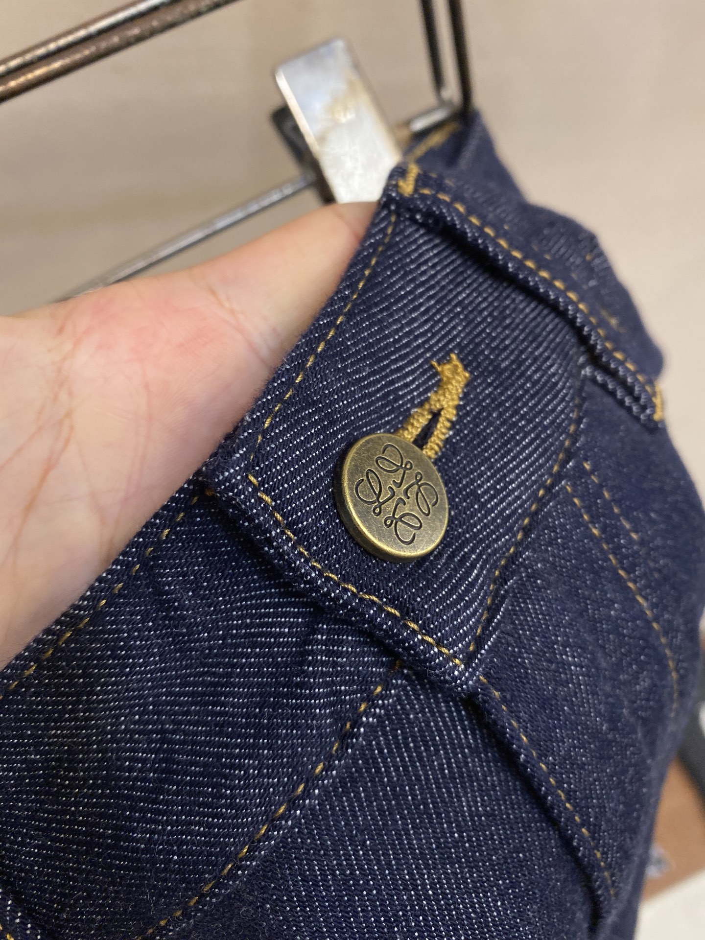 🌟🌟Loewe，2025ss好穿不挑身材在搭配上没有太多的限制 随意简洁的衬托其他单品，来展现自己的风格