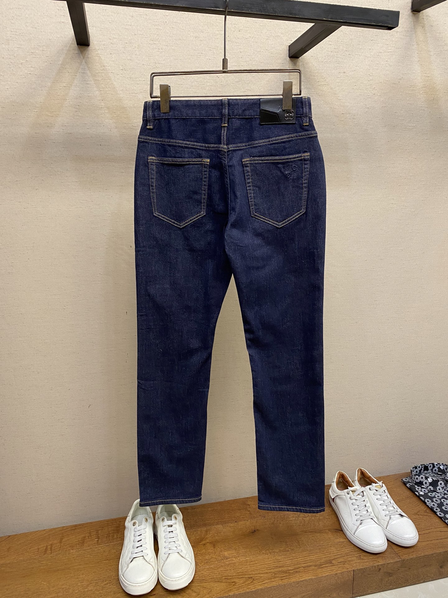 🌟🌟Loewe，2025ss好穿不挑身材在搭配上没有太多的限制 随意简洁的衬托其他单品，来展现自己的风格