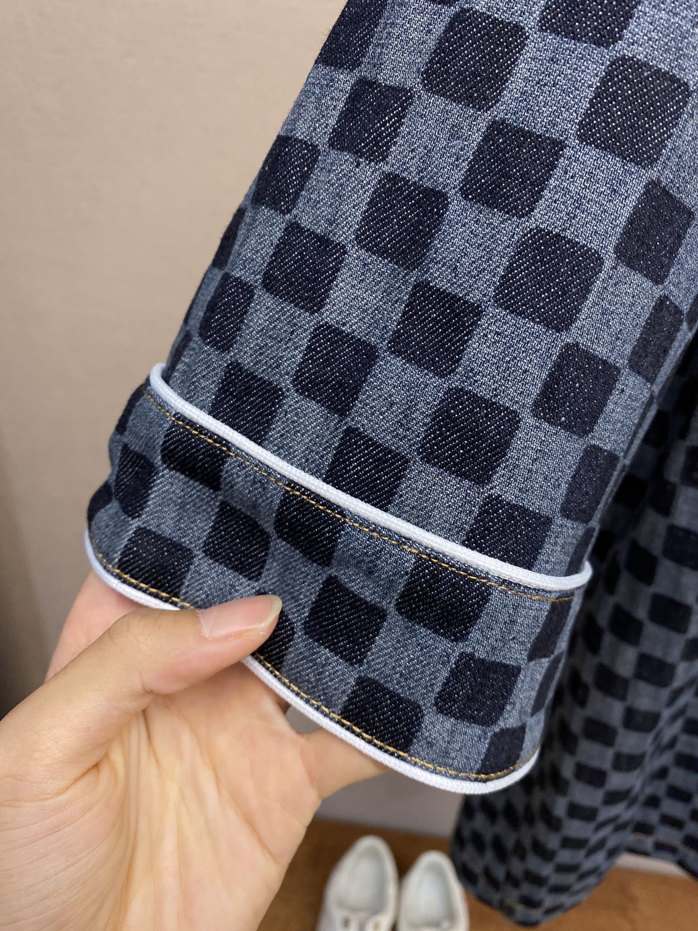 🌟🌟1V，路易 x Nigo 联名款 FW25 迷你激光牛仔短袖衬衫 男款



本款短袖牛仔棒球衬衫以