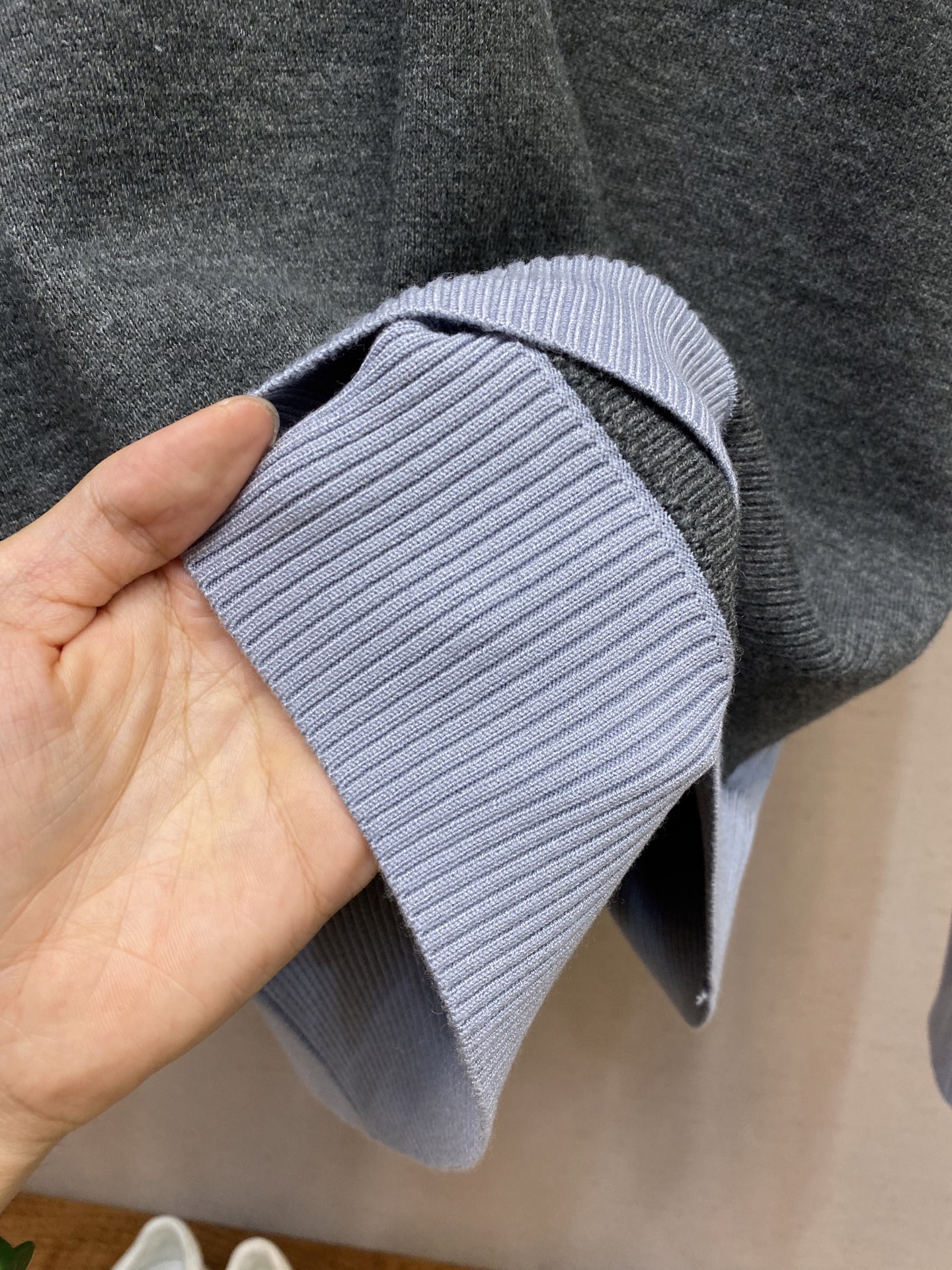 🌟🌟Miu Miu 风格 假两件Polo领毛衣

面料采用：亲肤天丝+精选羊毛+光泽真丝三重质感

大身