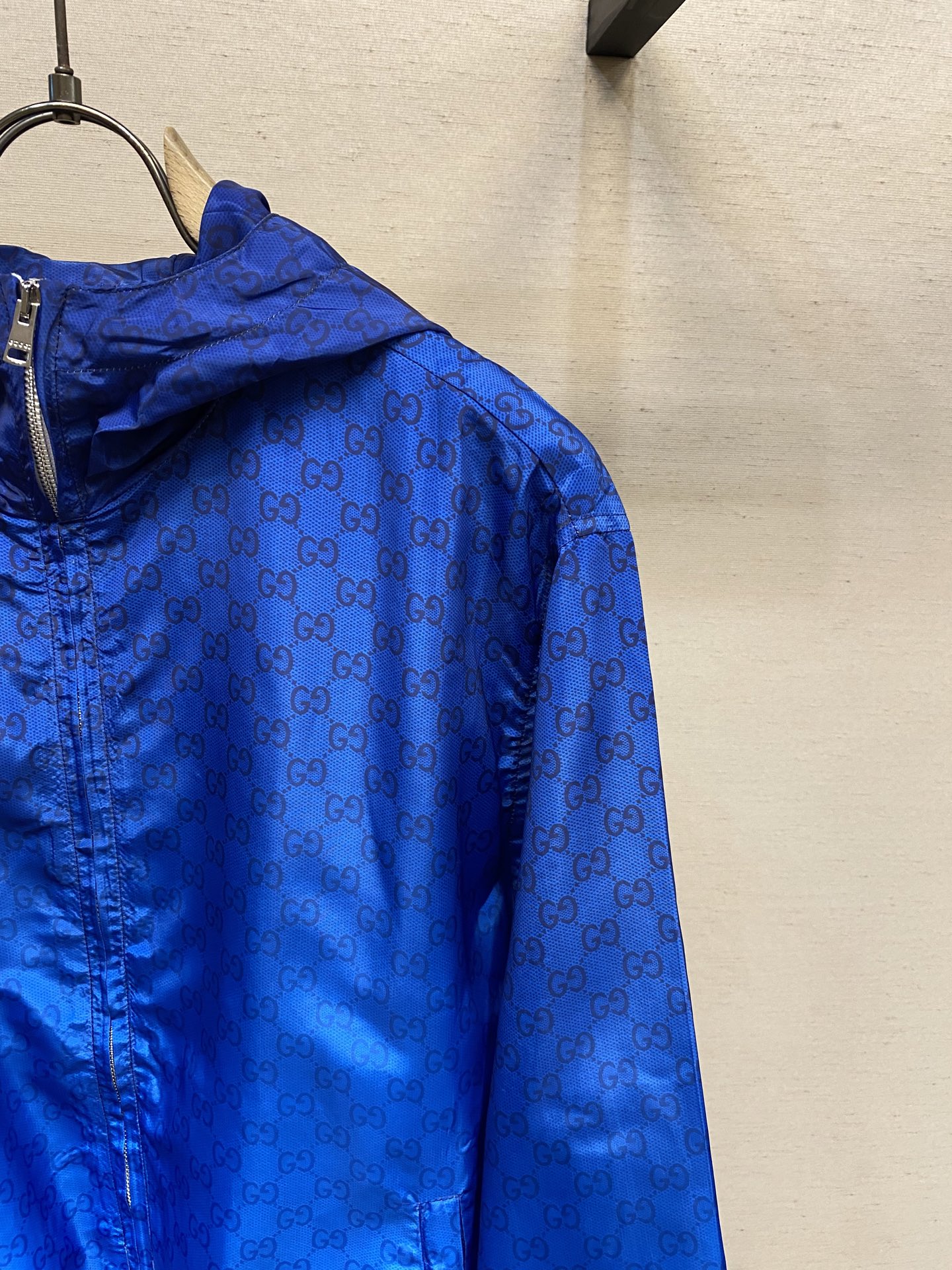 🌟🌟Gucci，  25ss早秋新款品牌呈现多款渐变色配色，凸显面料质感和颇具辨识度的GG图案。这款可折