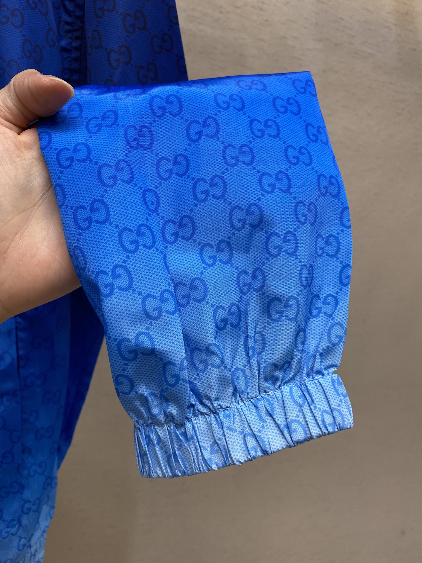 🌟🌟Gucci，  25ss早秋新款品牌呈现多款渐变色配色，凸显面料质感和颇具辨识度的GG图案。这款可折