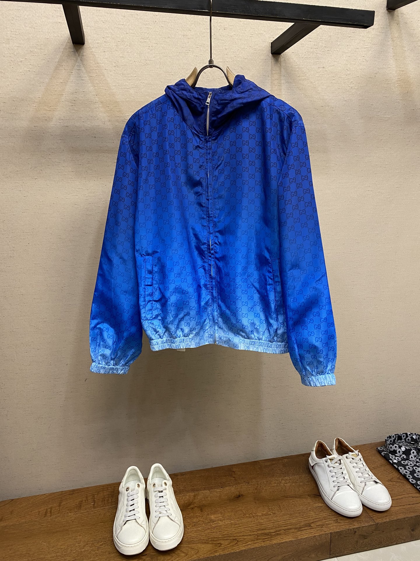 🌟🌟Gucci，  25ss早秋新款品牌呈现多款渐变色配色，凸显面料质感和颇具辨识度的GG图案。这款可折