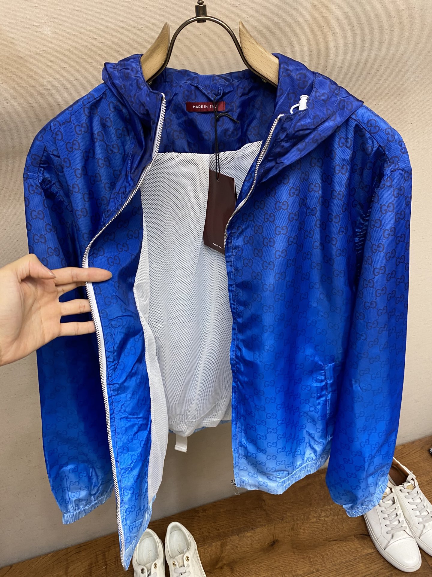 🌟🌟Gucci，  25ss早秋新款品牌呈现多款渐变色配色，凸显面料质感和颇具辨识度的GG图案。这款可折