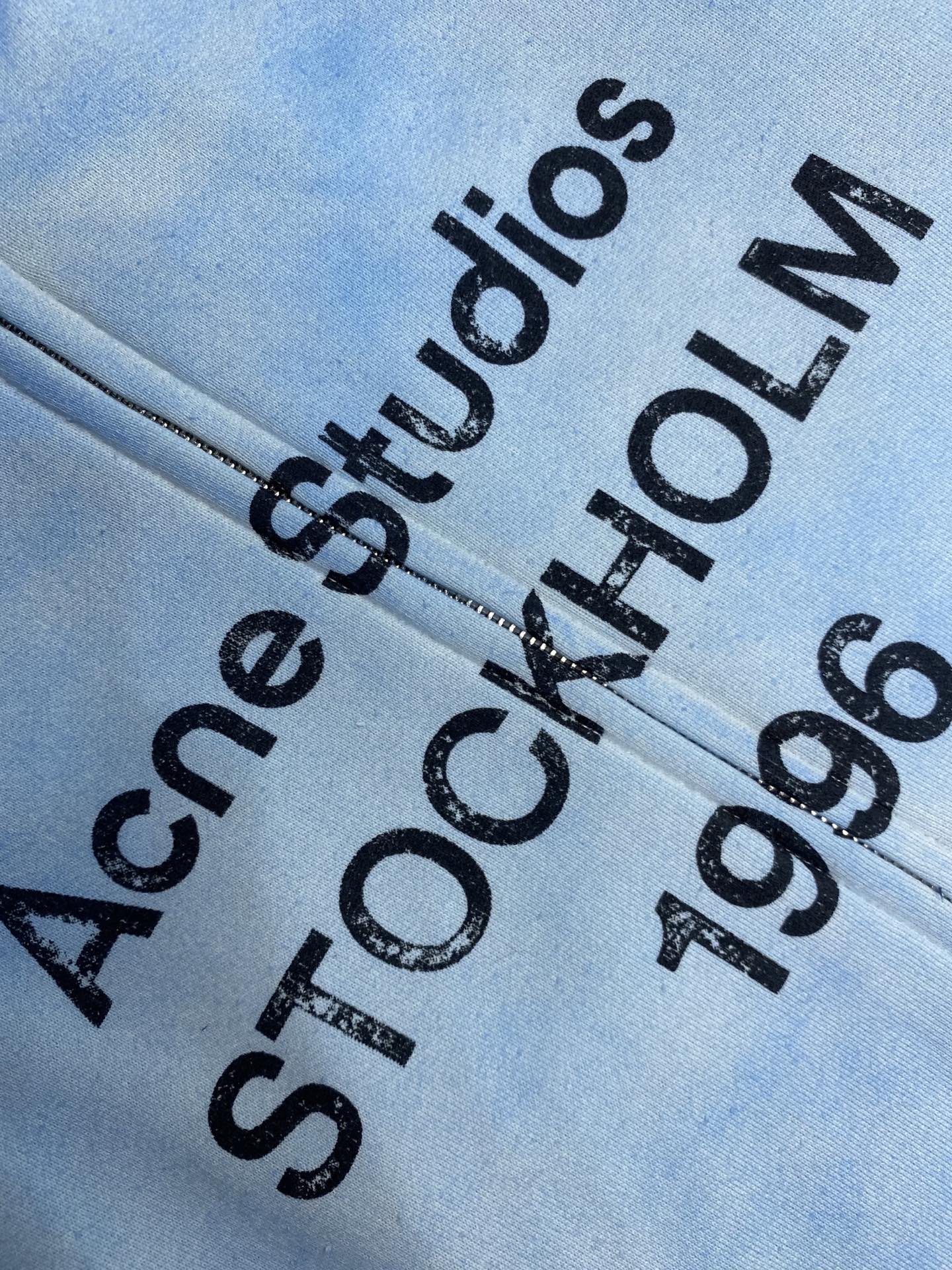 🌟🌟 Acne Studios 1996做旧拉链外套

定织32支400克面料透气性出色历经水洗工艺 然