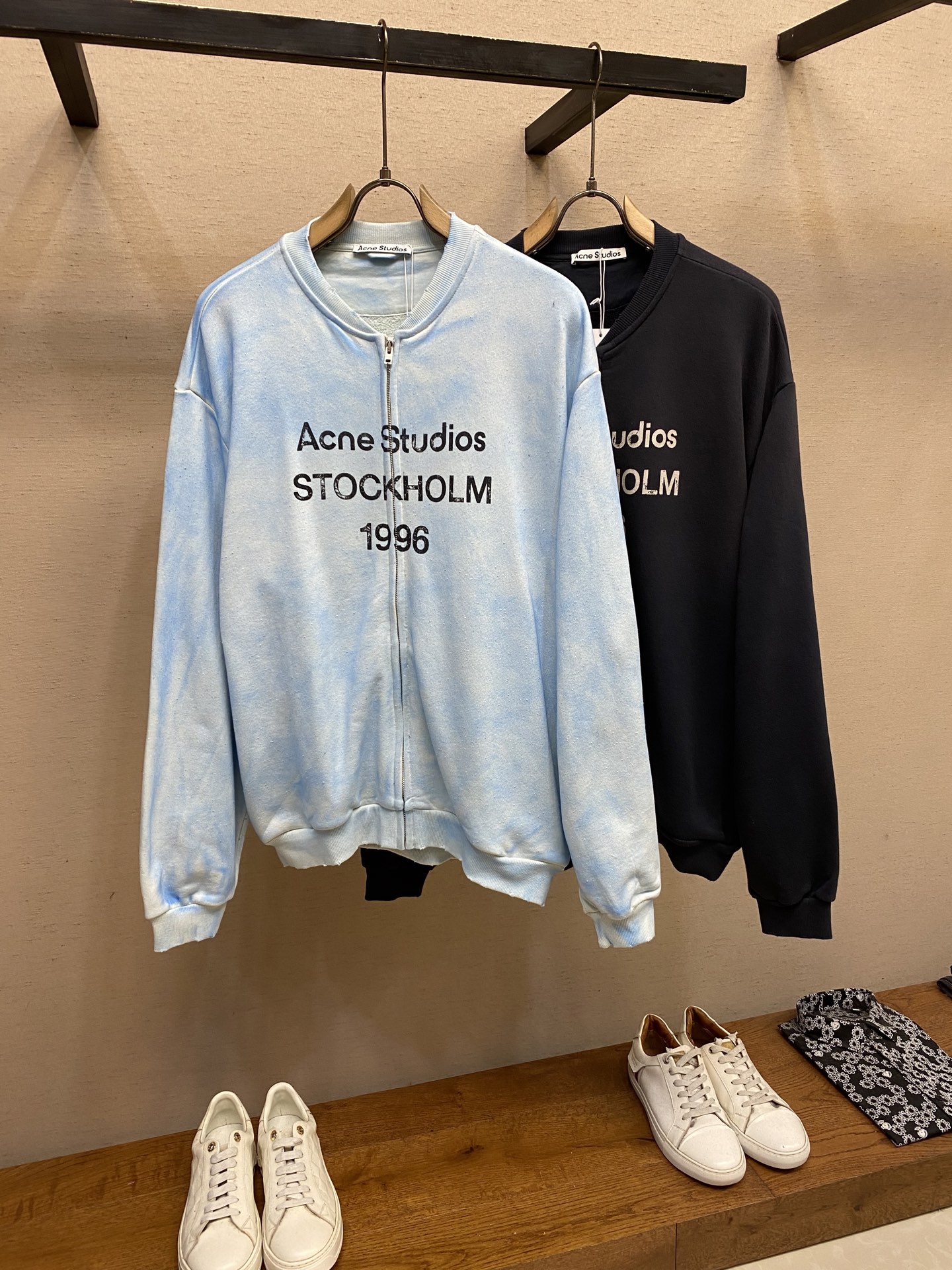 🌟🌟 Acne Studios 1996做旧拉链外套

定织32支400克面料透气性出色历经水洗工艺 然