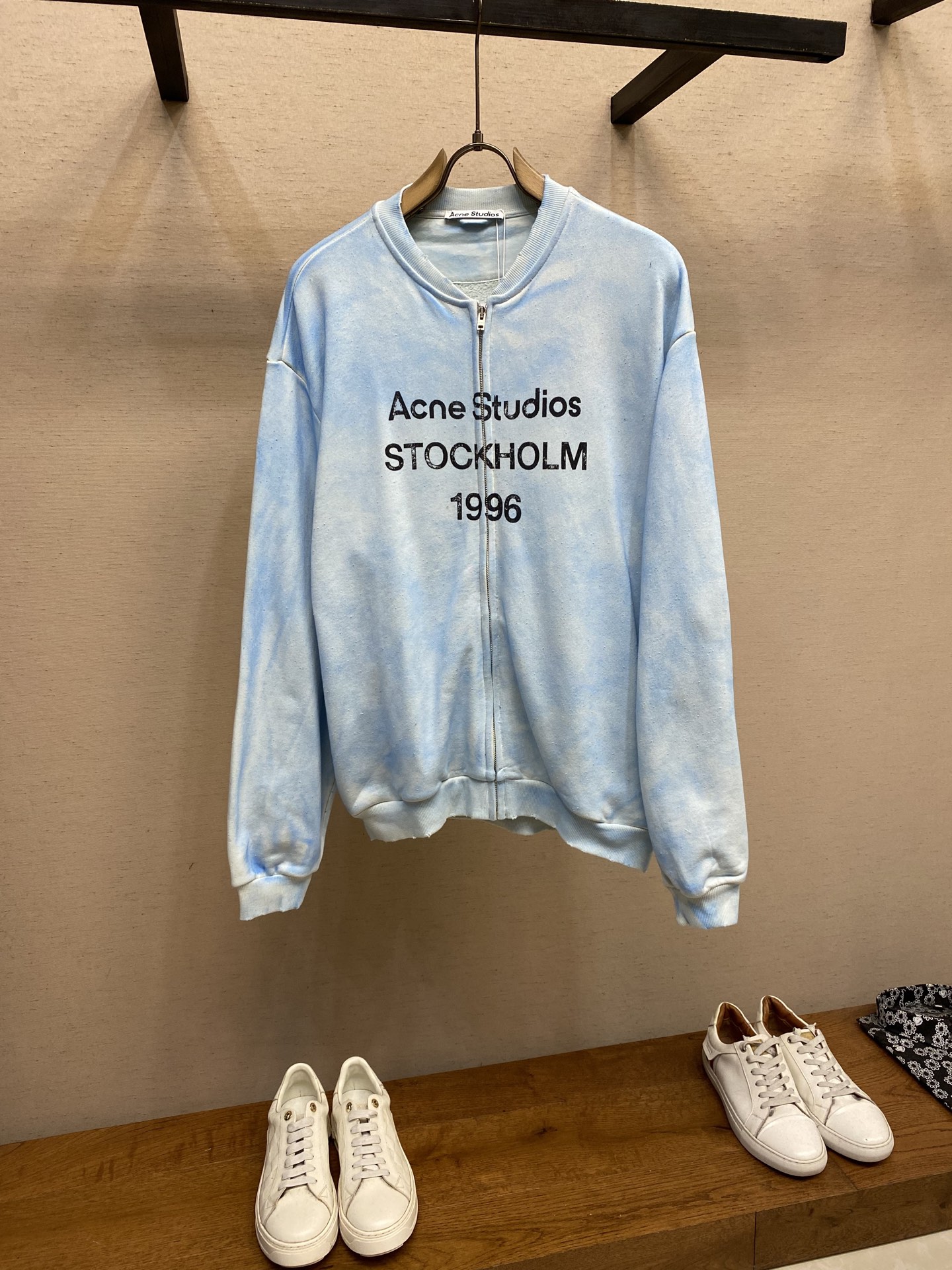 🌟🌟 Acne Studios 1996做旧拉链外套

定织32支400克面料透气性出色历经水洗工艺 然