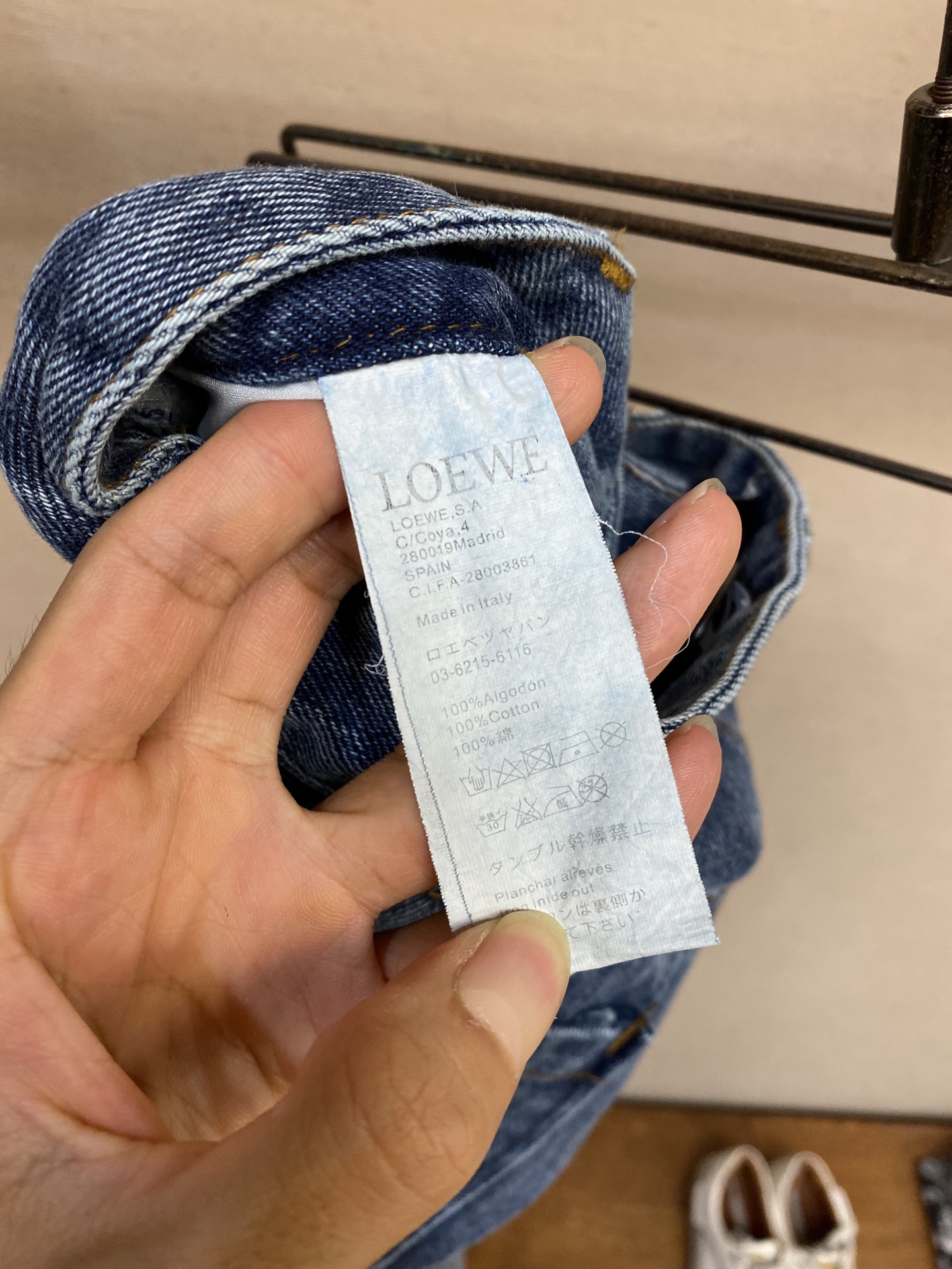 🌟🌟Loewe、刺绣洗水做旧牛仔长裤



面料：采用12盎7*7斜纹牛仔面料，成衣洗水后克重约为420