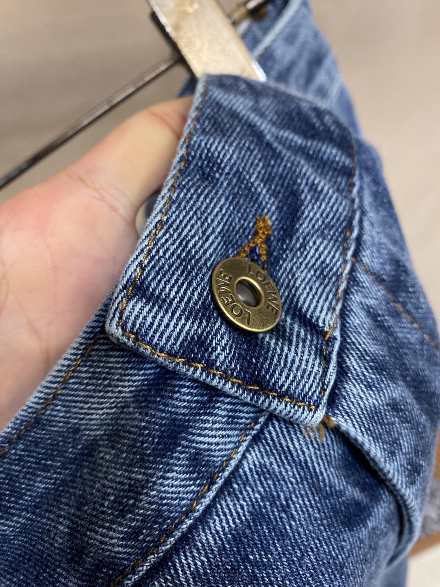 🌟🌟Loewe、刺绣洗水做旧牛仔长裤



面料：采用12盎7*7斜纹牛仔面料，成衣洗水后克重约为420