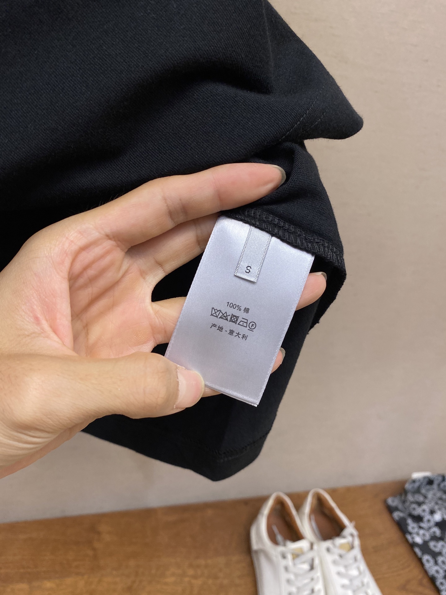 🌟🌟Dior、2025FW 迪*之爱这款 T 恤是二零二五冬季男装系列新品，饰以灵感源自 Dio* 档案