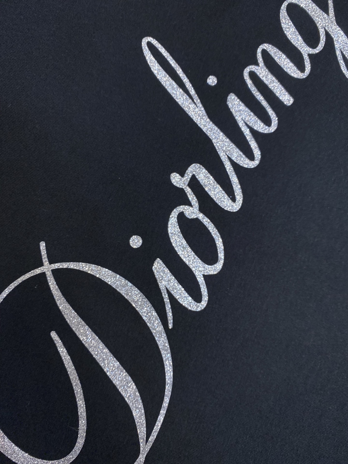 🌟🌟Dior、2025FW 迪*之爱这款 T 恤是二零二五冬季男装系列新品，饰以灵感源自 Dio* 档案