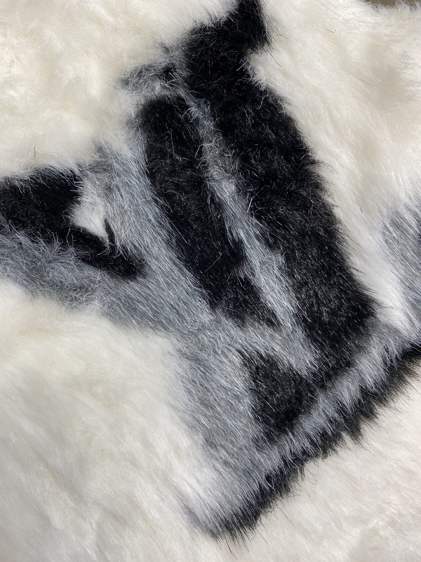 🌟🌟 1V/路易 25FW纯色字母标识水貂毛皮夹克外套

以雅致设计成就雪后时光的舒适之选。细密水貂毛皮