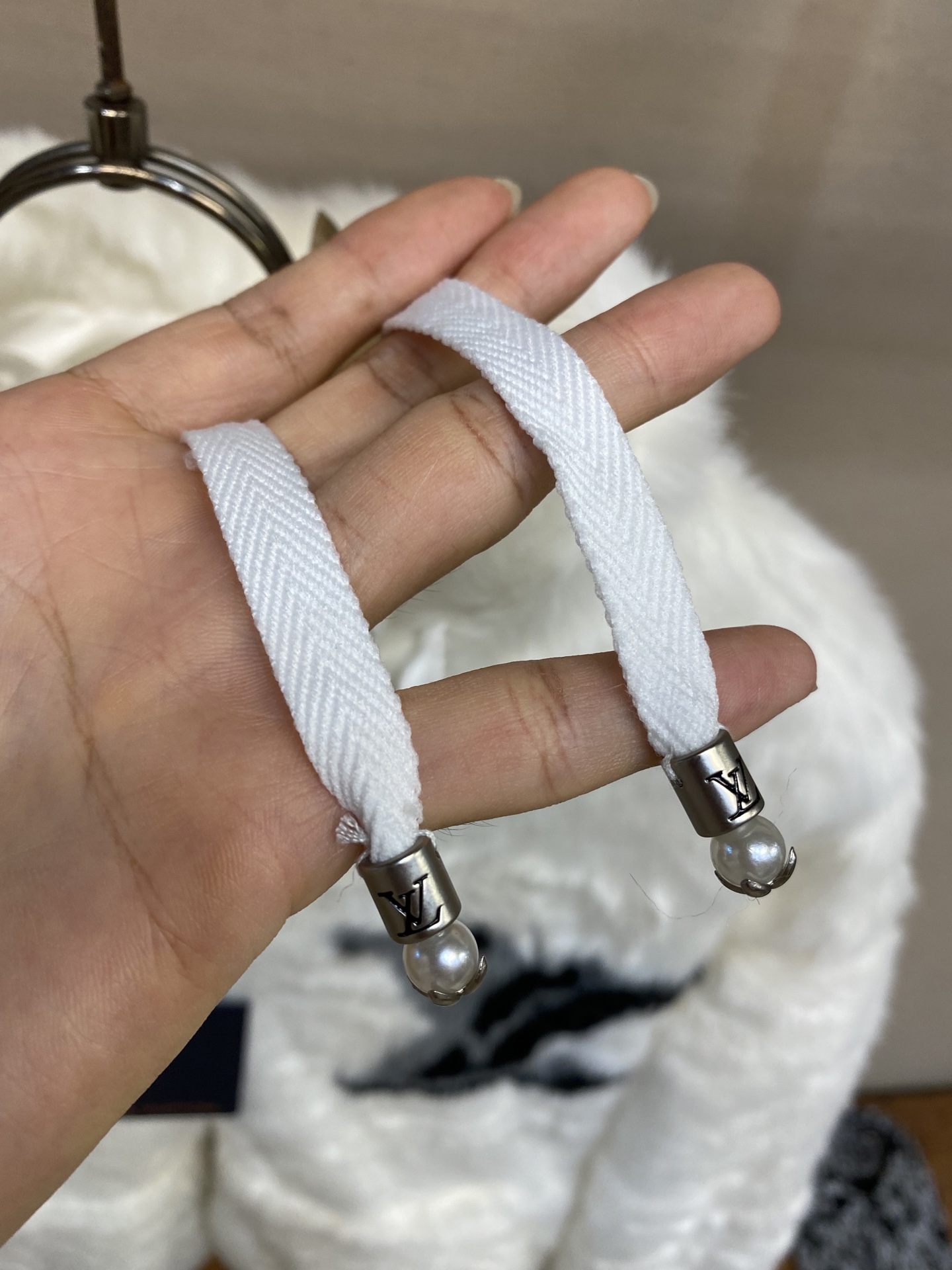 🌟🌟 1V/路易 25FW纯色字母标识水貂毛皮夹克外套

以雅致设计成就雪后时光的舒适之选。细密水貂毛皮