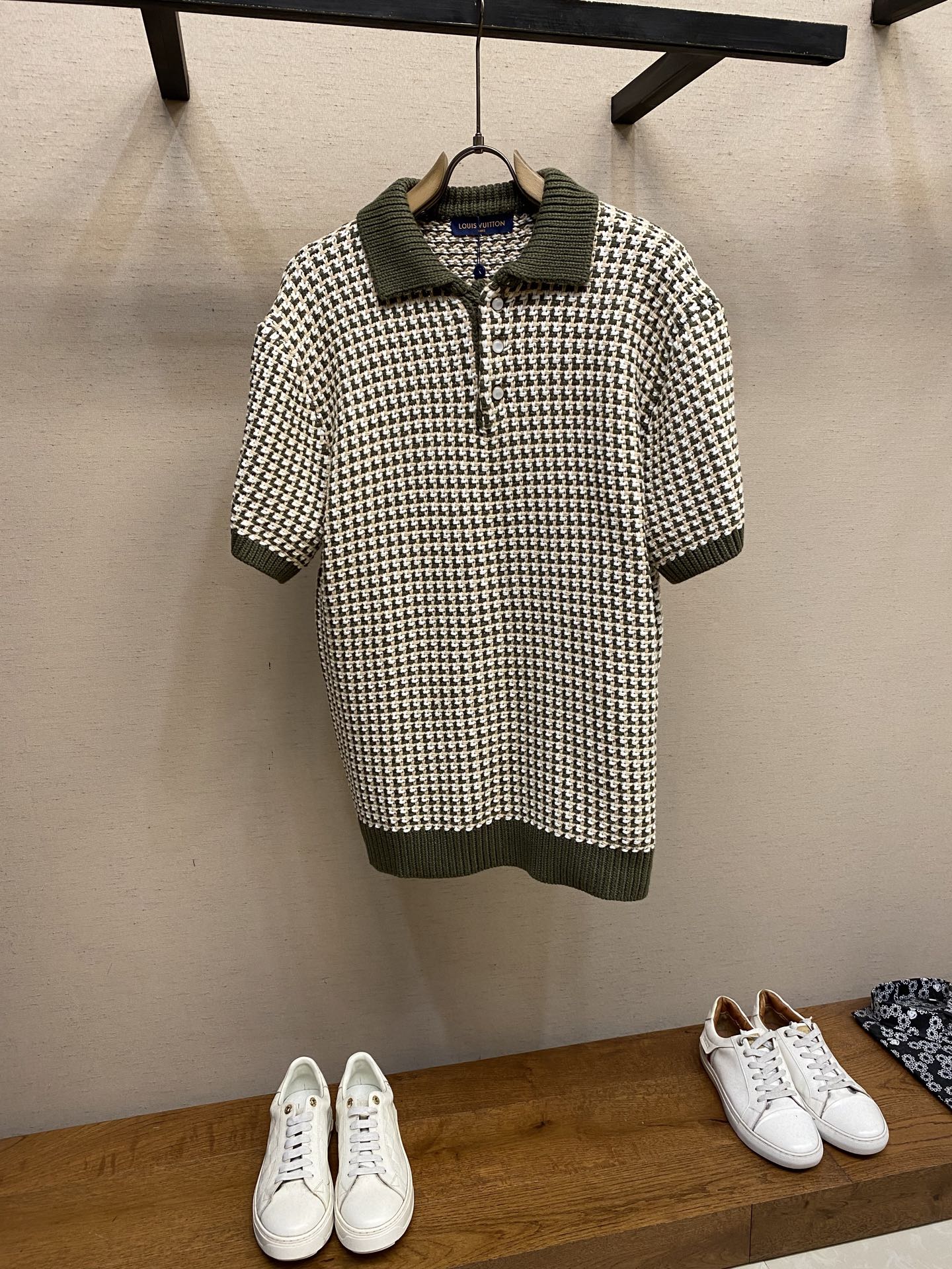 NO:522441,1V, Louis 25ss new show style color-blocked jacquard knitted short-sleeved POLO shirt Size S-XL, louis vuitton, T-shirt, alexander wang198609091V,路易 25ss新款秀款拼色提花针织短袖POLO衫 尺码S-XL,,louis vuitton,T-shirt,alexander wang,Men's clothing