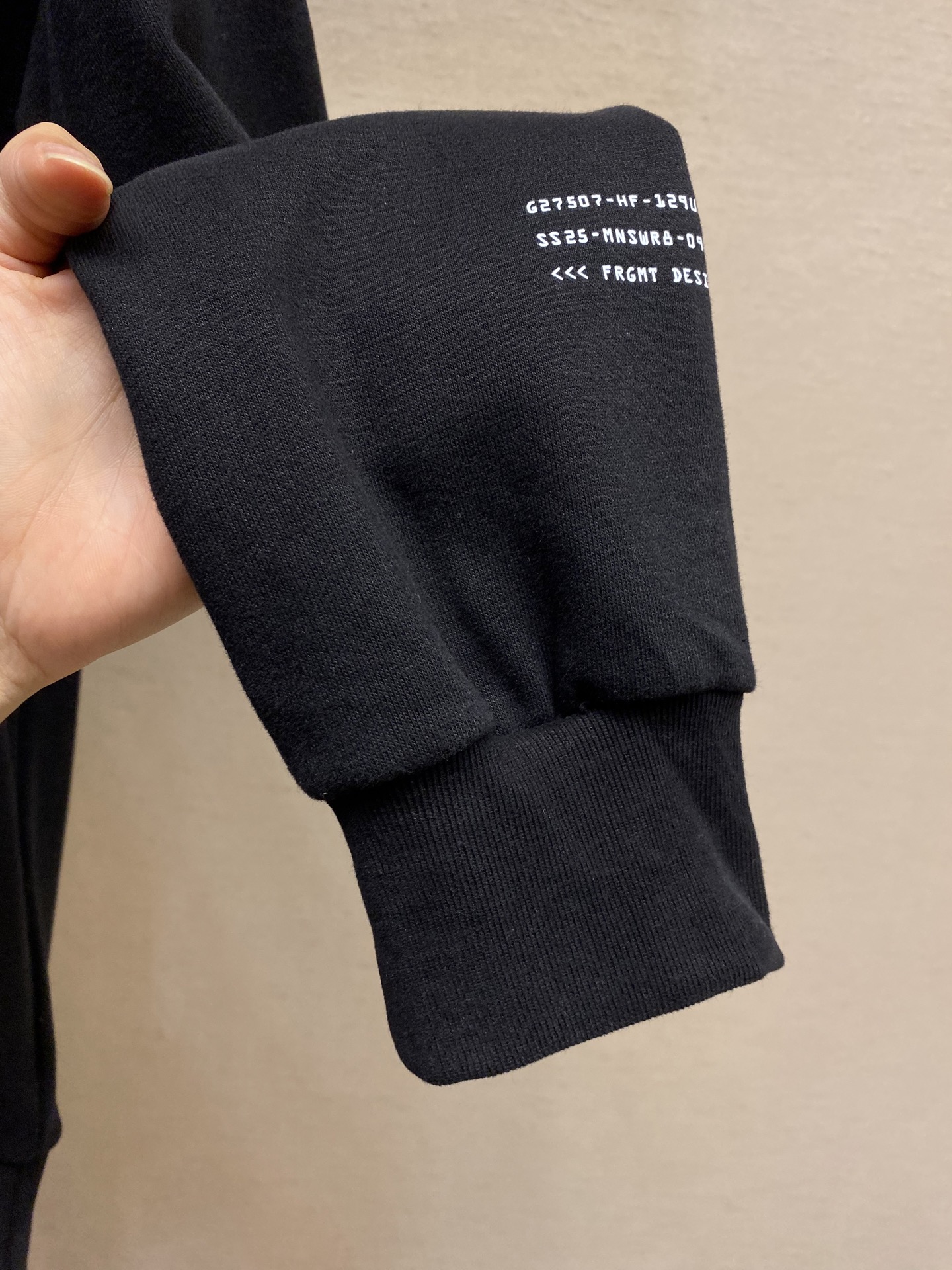 🌟🌟Moncler，蒙口刺绣印花翻领卫衣



面料：采用380克刷毛卫衣毛圈，面料做刷毛工艺，使表面手