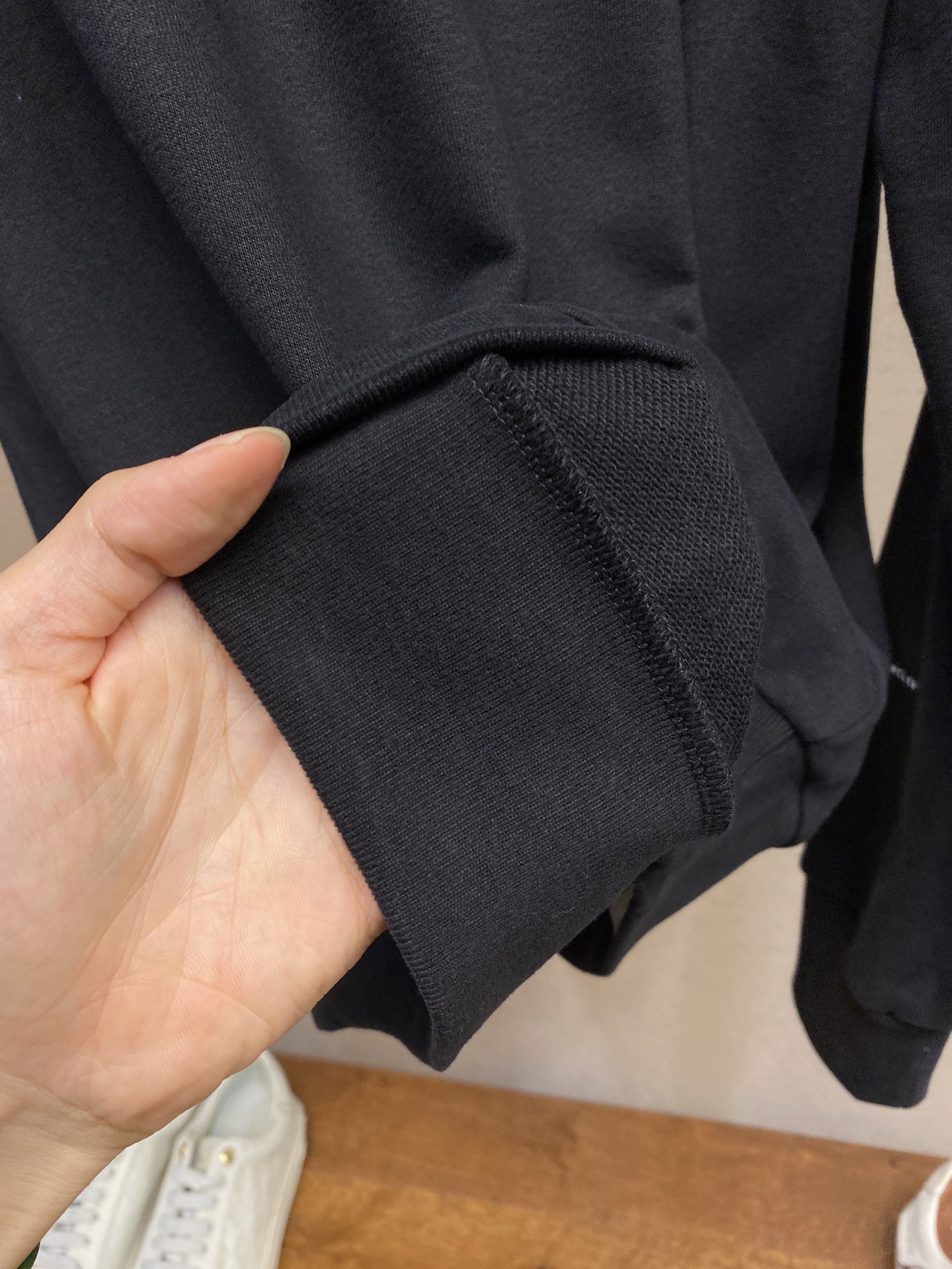 🌟🌟Moncler，蒙口刺绣印花翻领卫衣



面料：采用380克刷毛卫衣毛圈，面料做刷毛工艺，使表面手