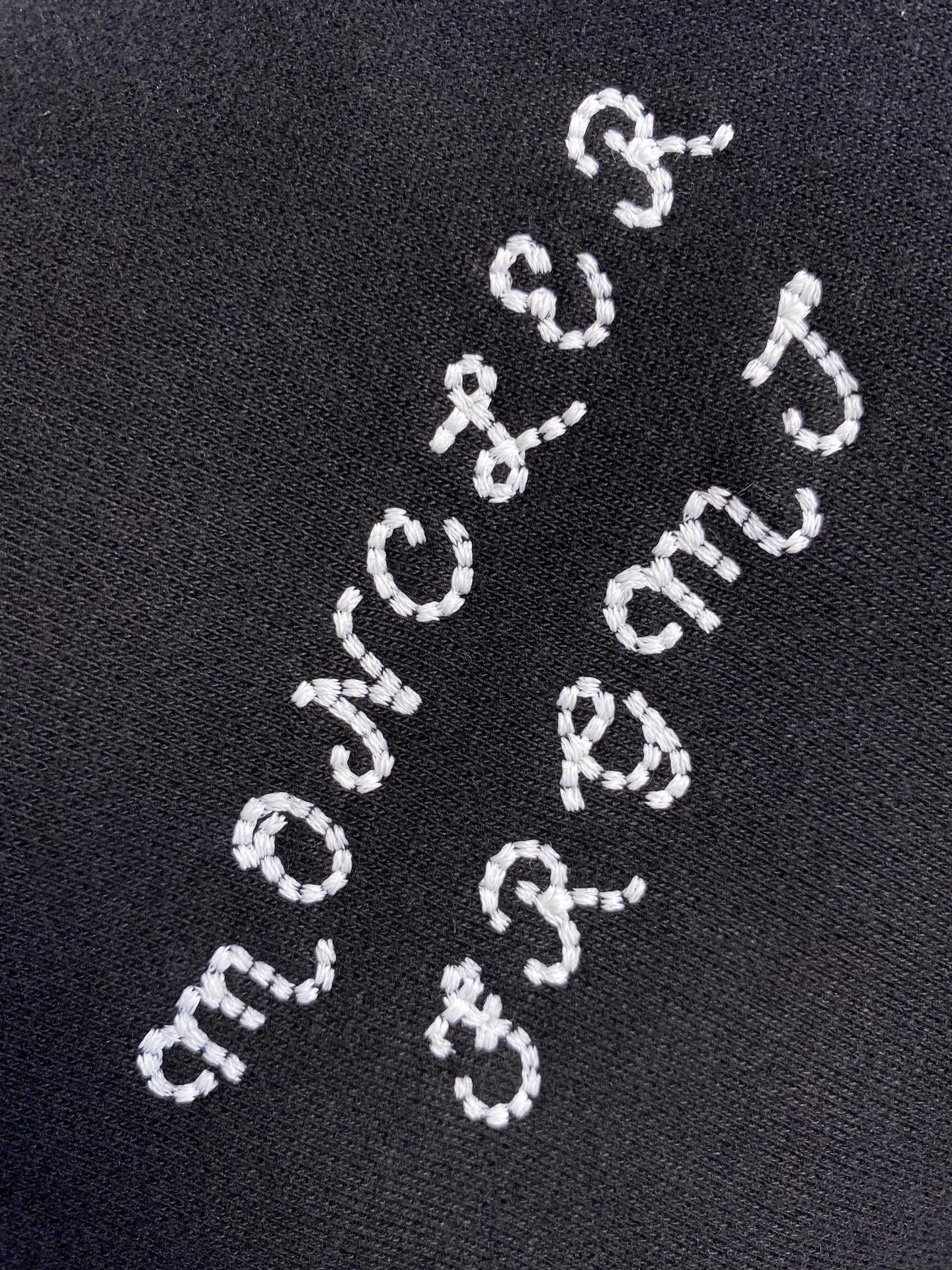 🌟🌟Moncler，蒙口刺绣印花翻领卫衣



面料：采用380克刷毛卫衣毛圈，面料做刷毛工艺，使表面手