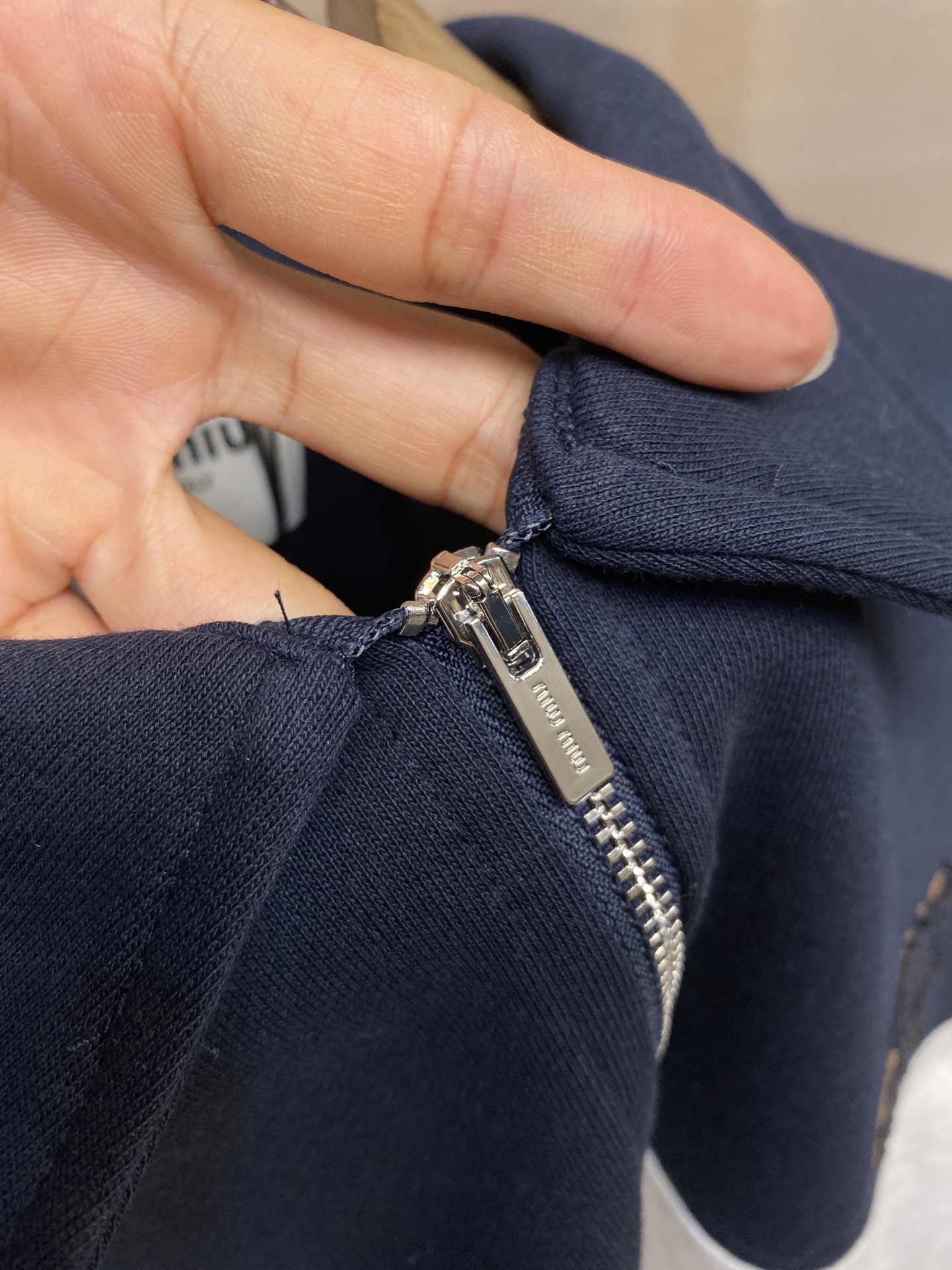 🌟🌟Miu Miu 贴布双拼色半拉链卫衣

原版杭州国专14200购入，面料采用380克全棉毛圈材质，定