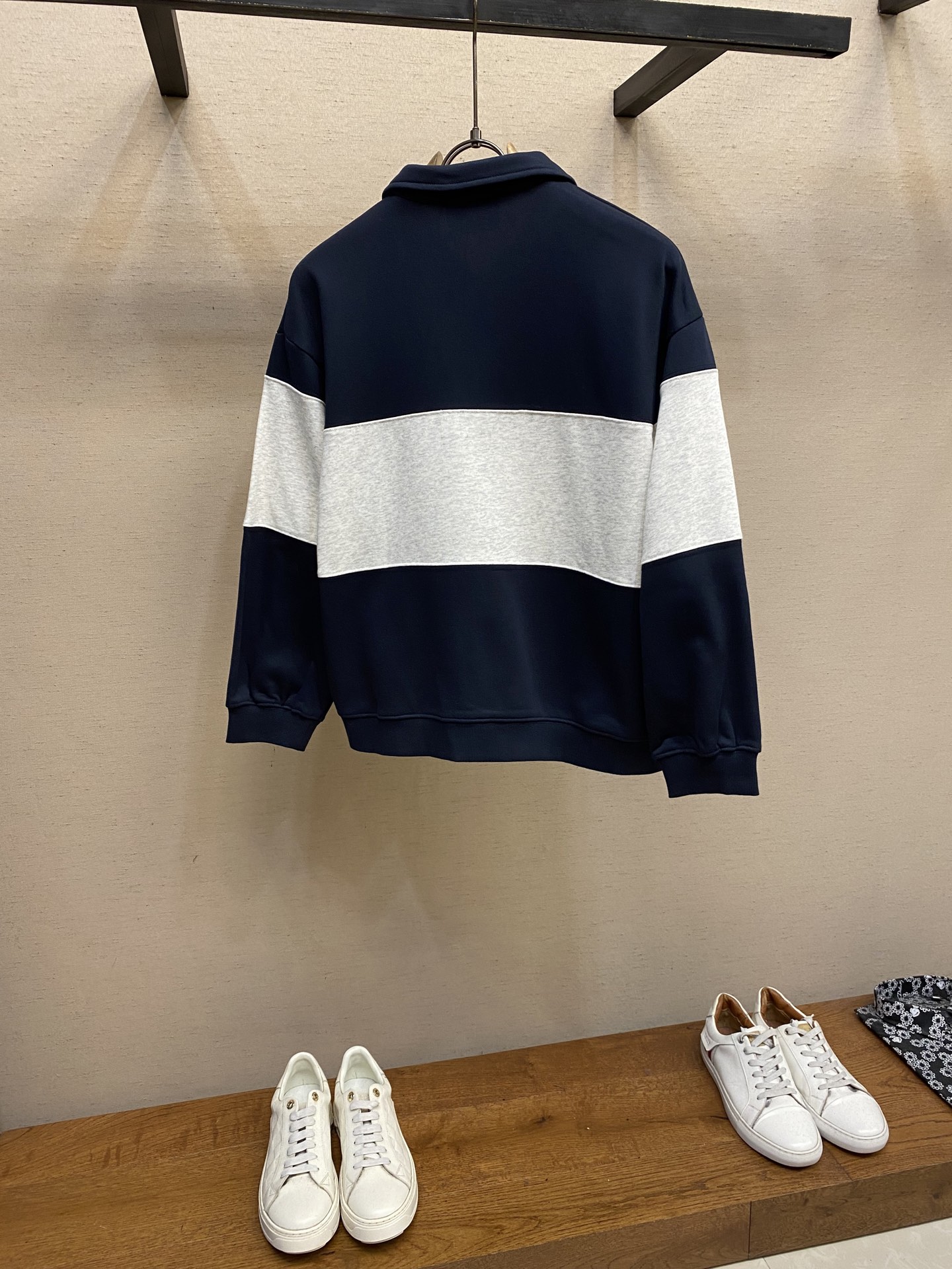 🌟🌟Miu Miu 贴布双拼色半拉链卫衣

原版杭州国专14200购入，面料采用380克全棉毛圈材质，定