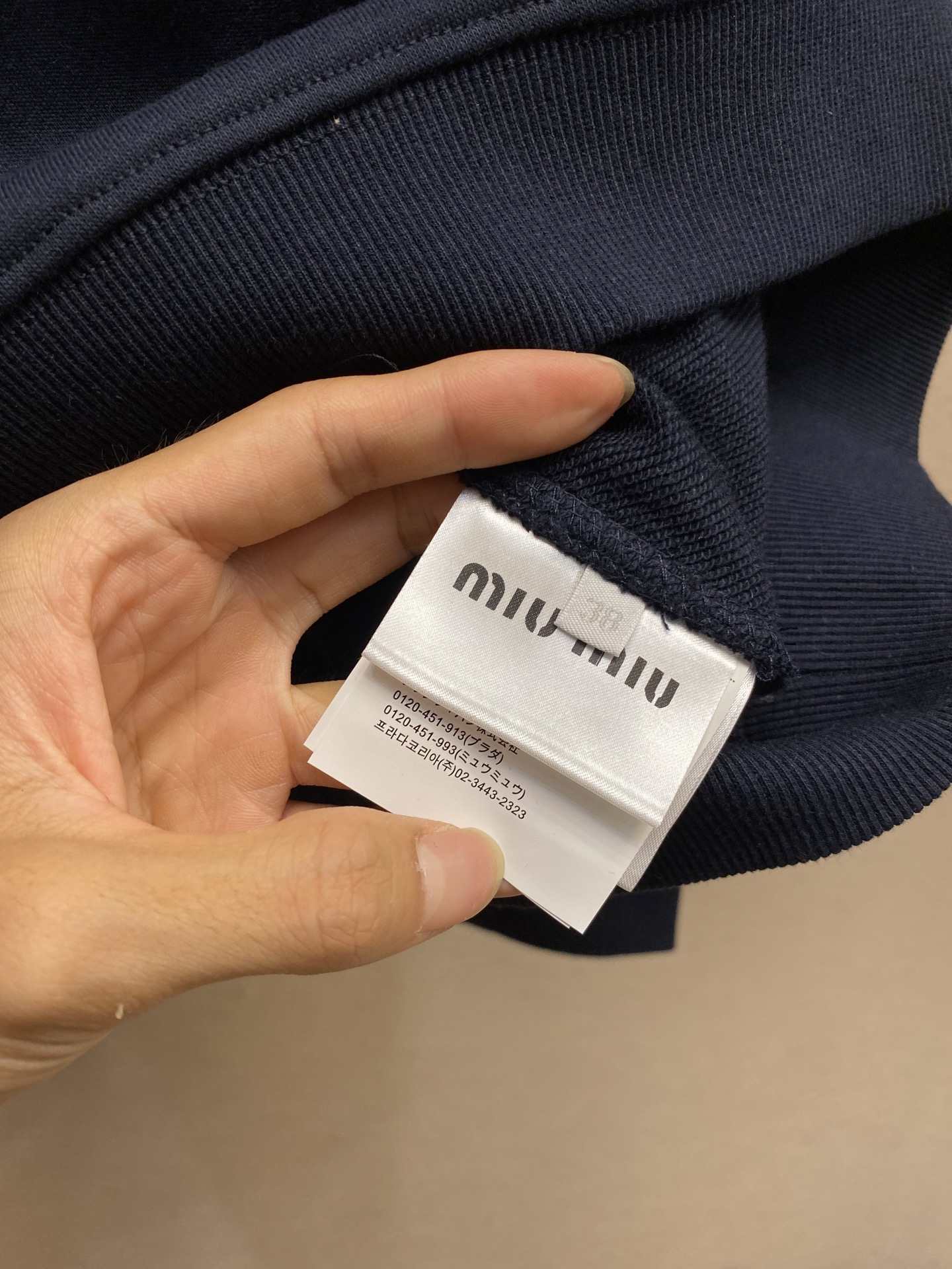 🌟🌟Miu Miu 贴布双拼色半拉链卫衣

原版杭州国专14200购入，面料采用380克全棉毛圈材质，定