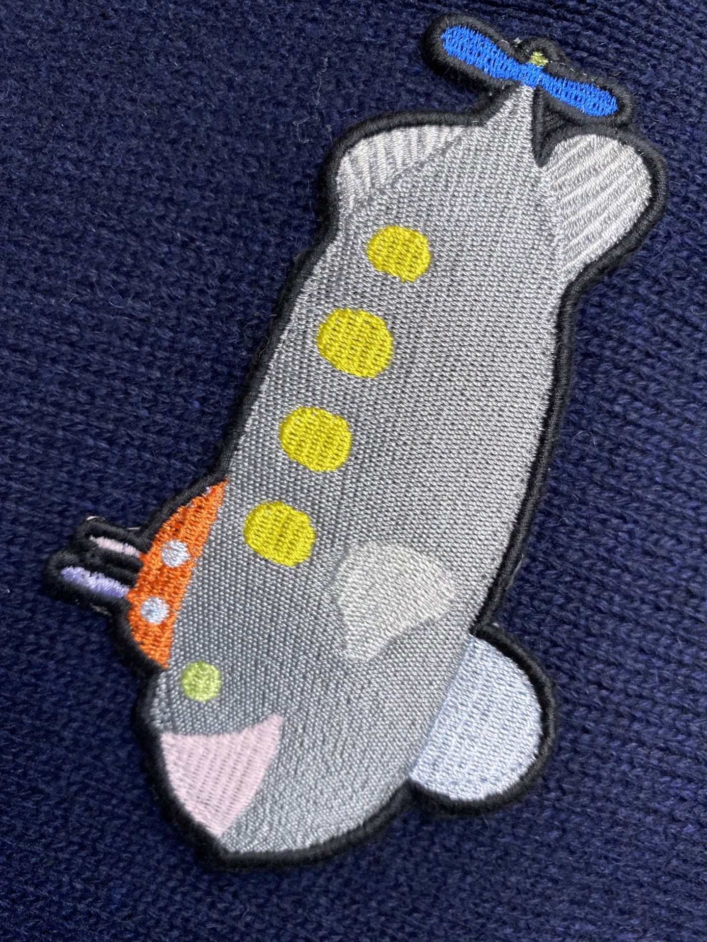 🌟🌟Loewe，潜艇刺绣半拉链针织衫



面料：采用50%羊绒 50%棉。50羊绒面料有效体现出保暖效