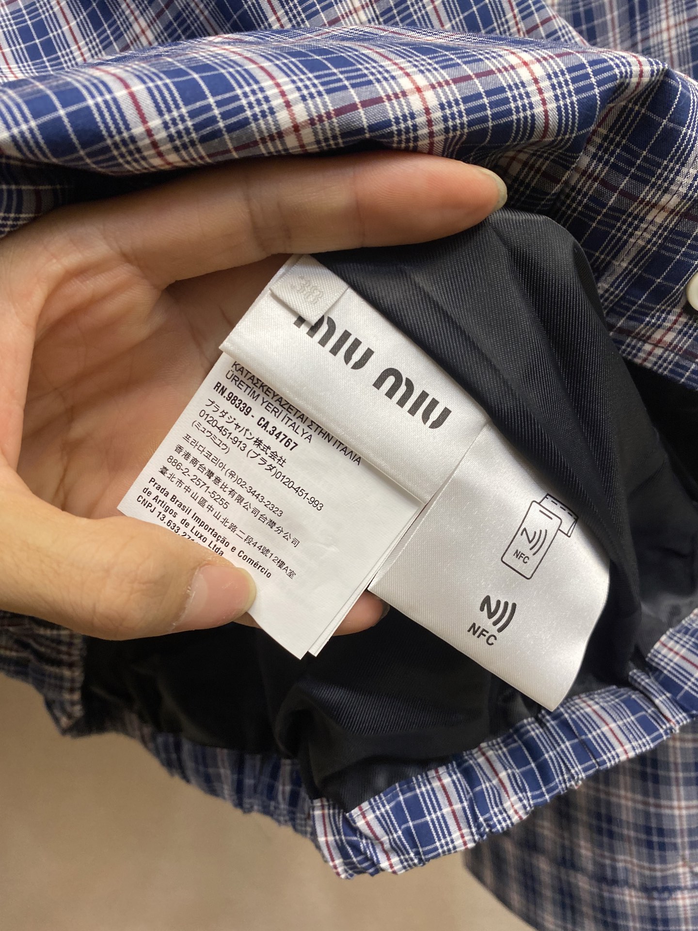 🌟🌟 MiuMiu 刺绣格纹夹克

定制蓝白红绮梦全棉格纹纱织 纹理清晰 色彩鲜艳 舒适贴肤 邂逅三色格