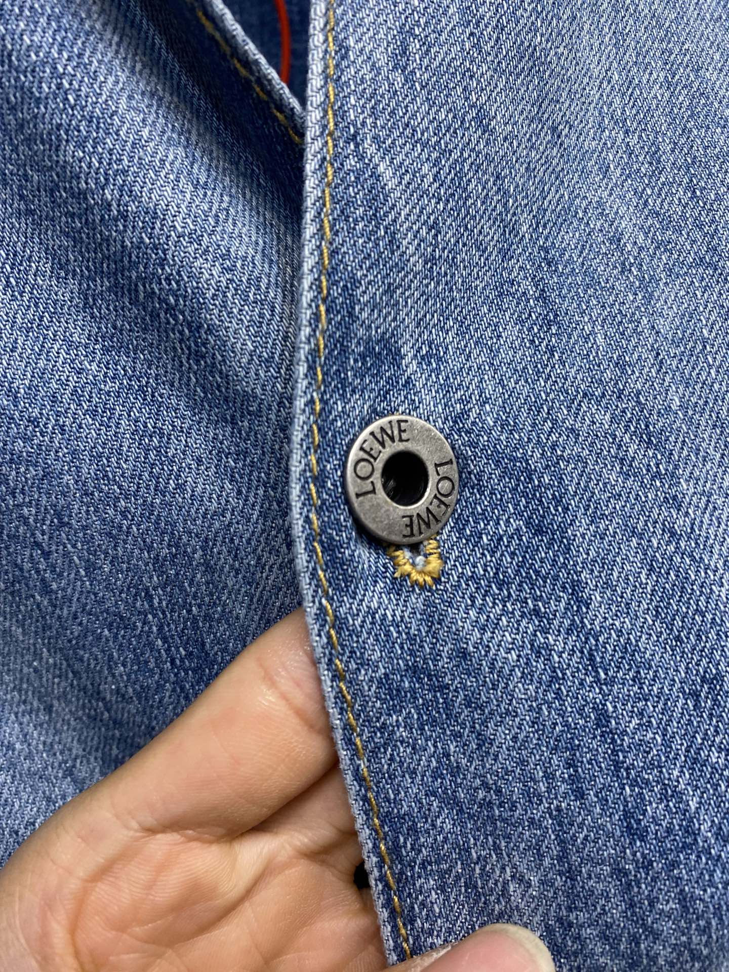 🌟🌟 Loewe Anagram 单宁短袖衬衫

定制云感水洗单宁棉布 舒适贴肤 质感十足 邂逅经典牛仔