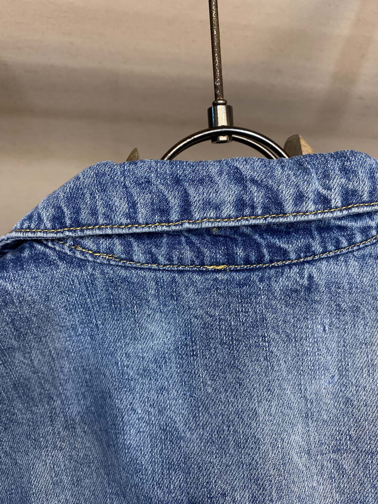 🌟🌟 Loewe Anagram 单宁短袖衬衫

定制云感水洗单宁棉布 舒适贴肤 质感十足 邂逅经典牛仔