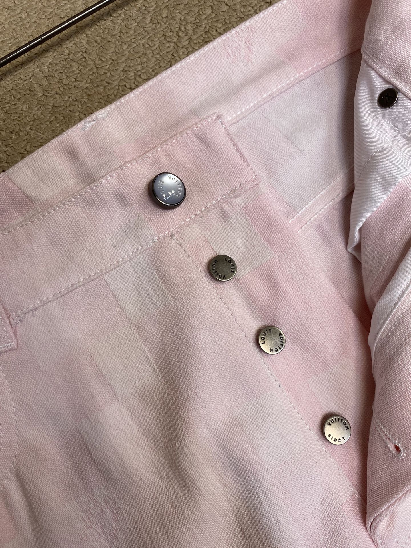 🌟🌟 1V25ss粉色马赛克牛仔裤
YB购入打版，采用斜纹棉丹宁牛仔面料，多重酵素水洗工艺处理，打造柔和