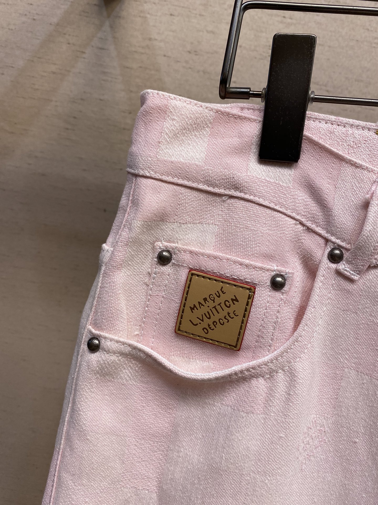 🌟🌟 1V25ss粉色马赛克牛仔裤
YB购入打版，采用斜纹棉丹宁牛仔面料，多重酵素水洗工艺处理，打造柔和