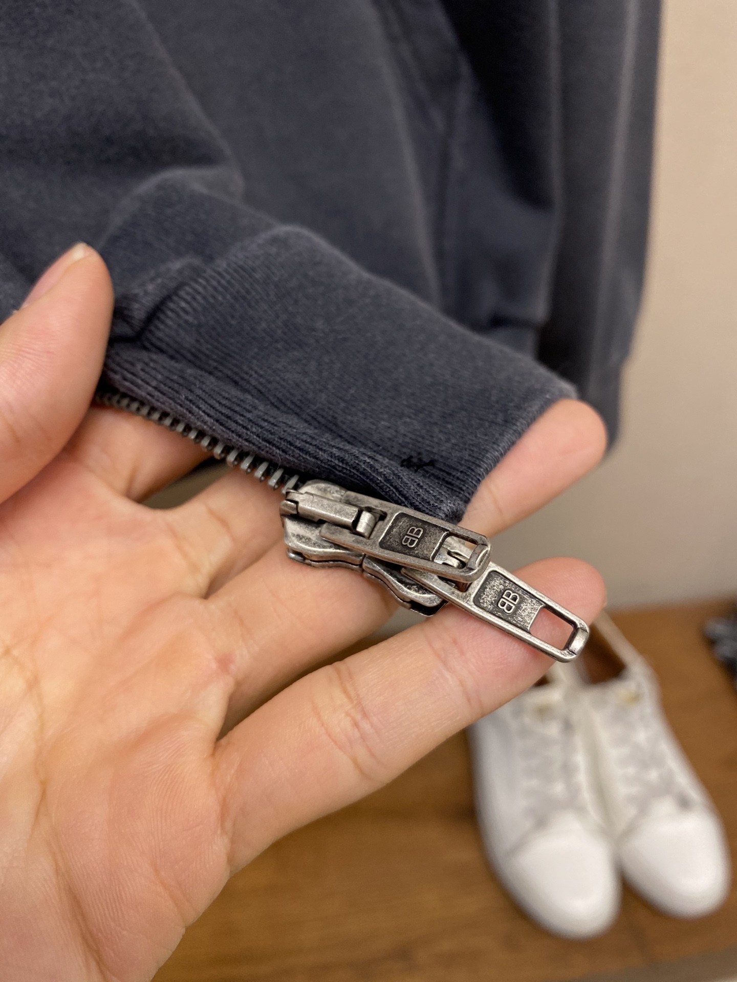 🌟🌟Balenciaga，BLCG汽车拉链连帽卫衣
采用纯棉材质，穿上身超级舒服，那种柔软亲肤的感觉，特